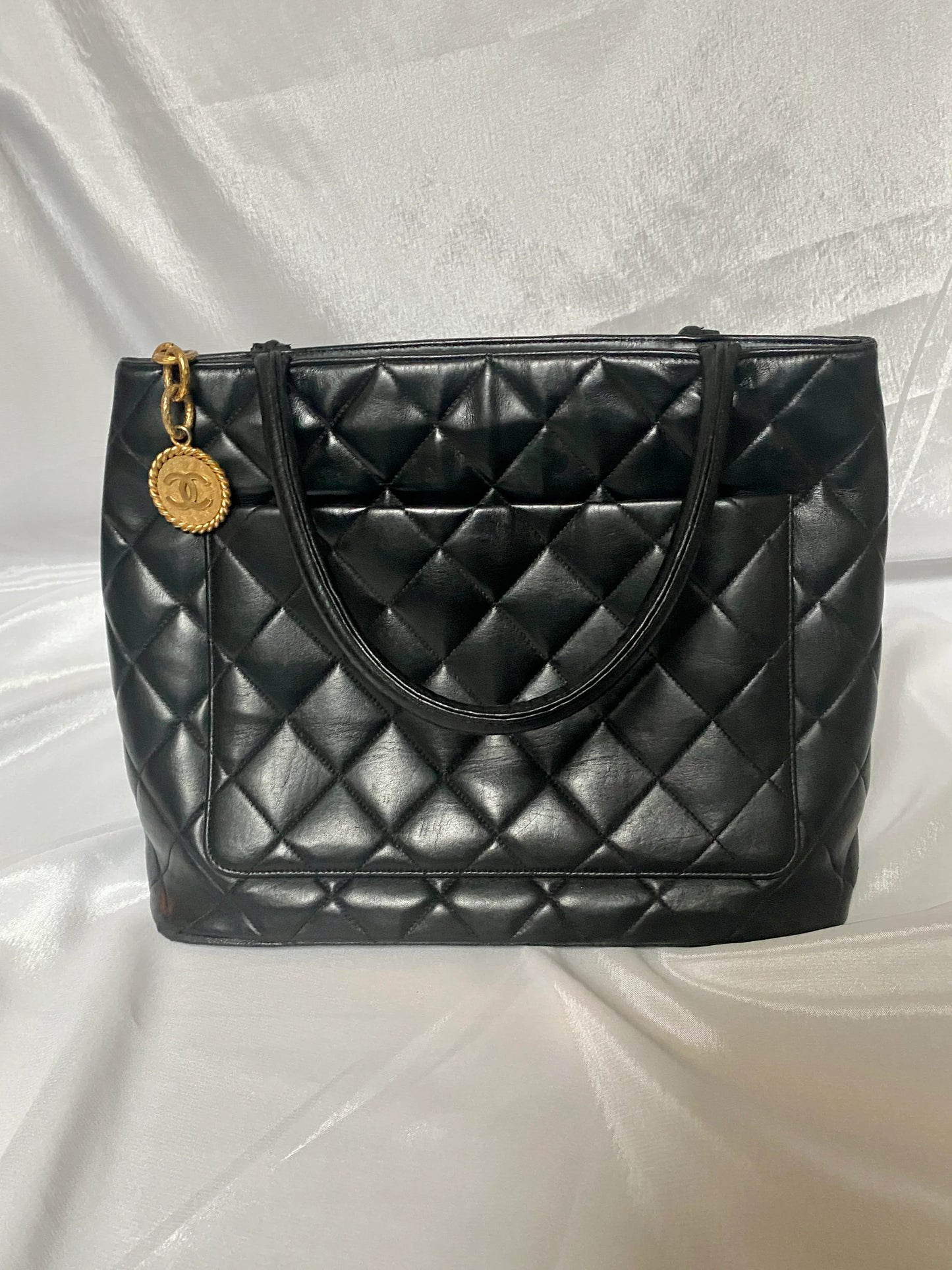 Chanel Médaillon Tote Black