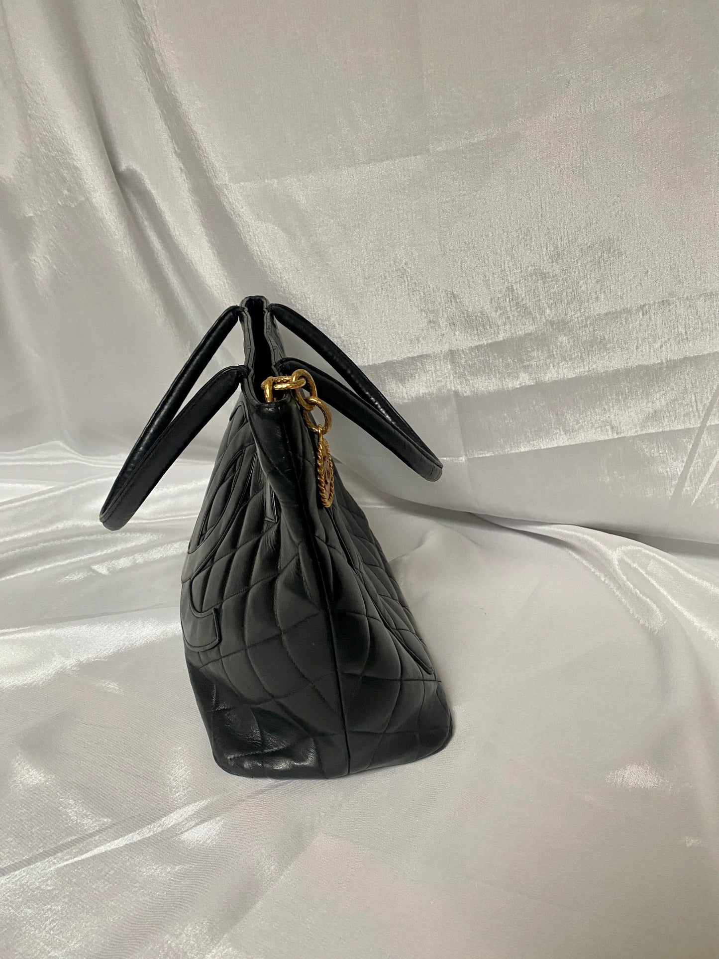 Chanel Médaillon Tote Black