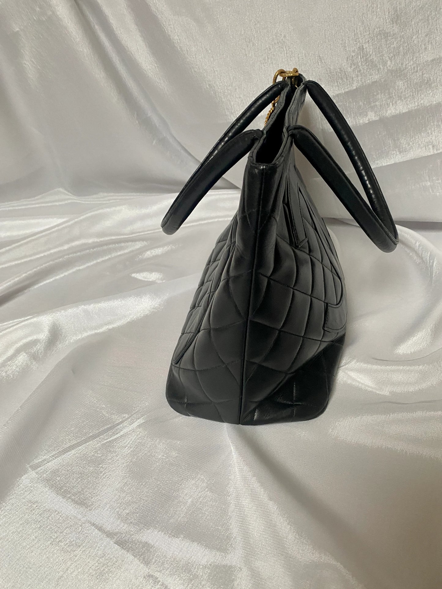 Chanel Médaillon Tote Black