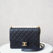 Chic Pearls Flapbag Quilted Mini Crossbody