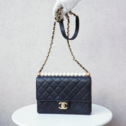 Chic Pearls Flapbag Quilted Mini Crossbody