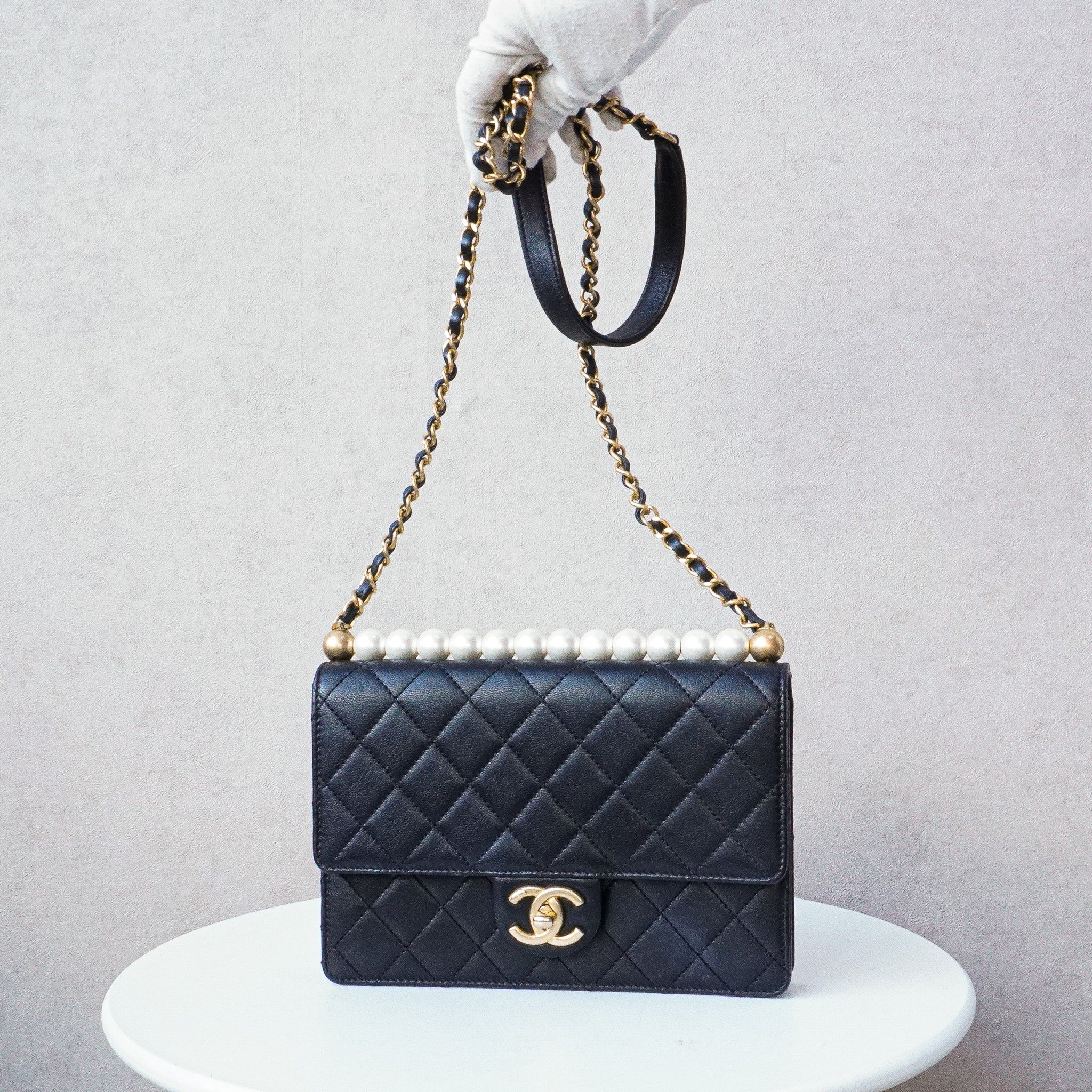 Chic Pearls Flapbag Quilted Mini Crossbody