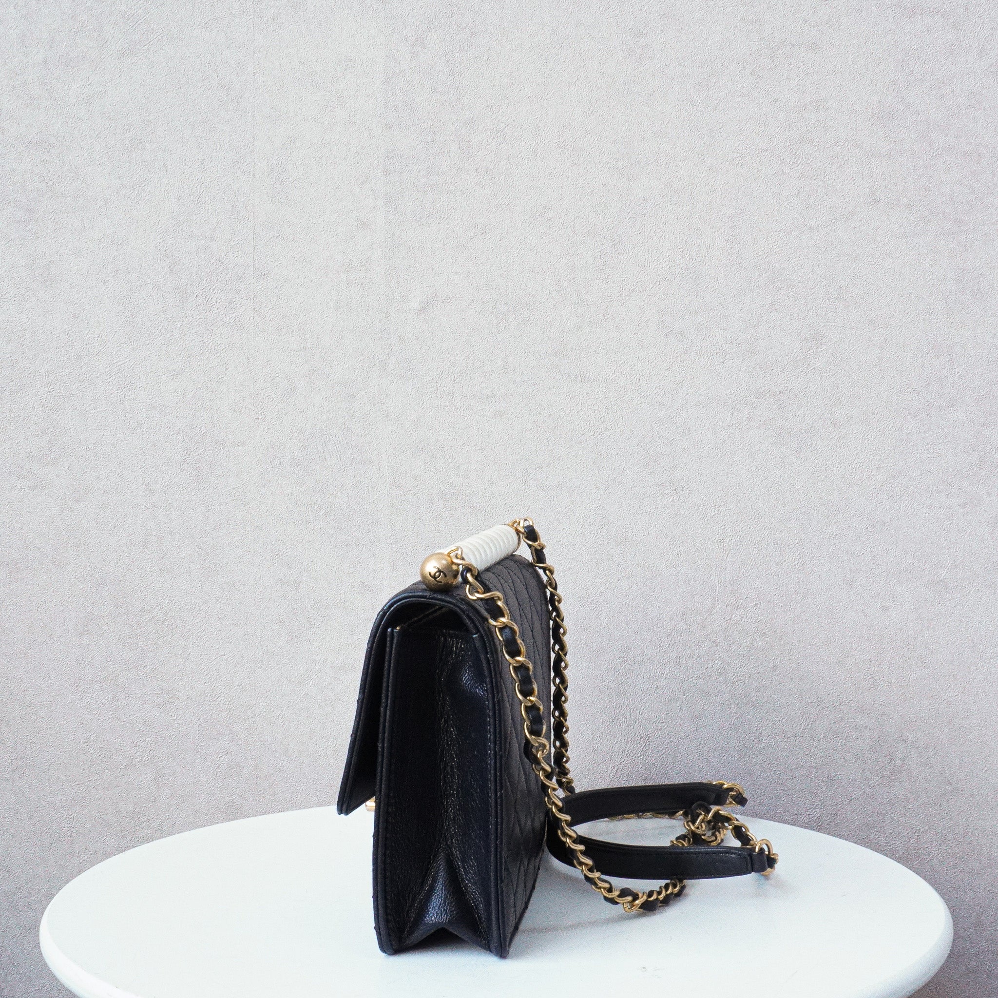 Chic Pearls Flapbag Quilted Mini Crossbody