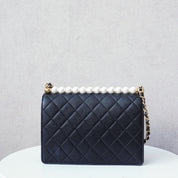Chic Pearls Flapbag Quilted Mini Crossbody