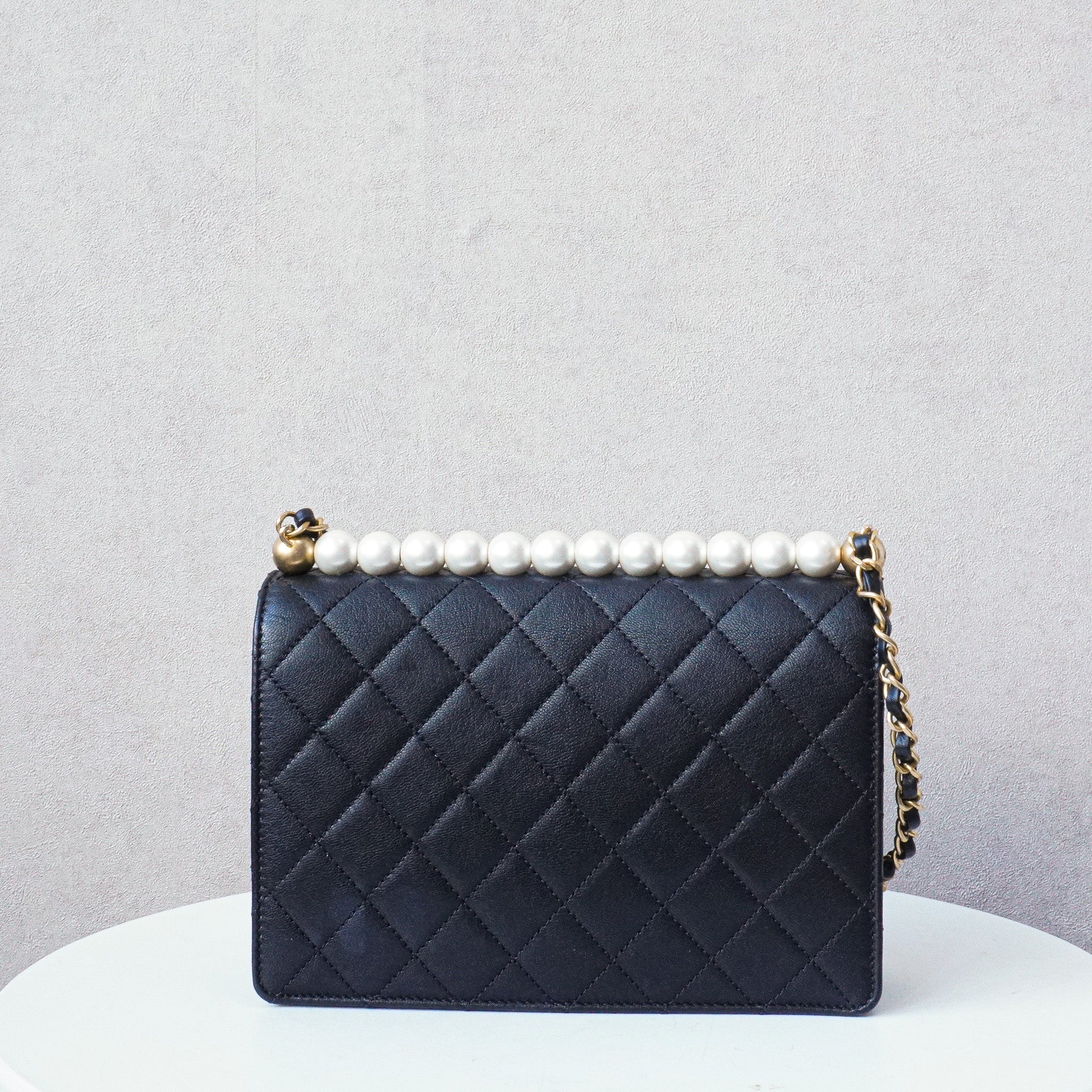 Chic Pearls Flapbag Quilted Mini Crossbody