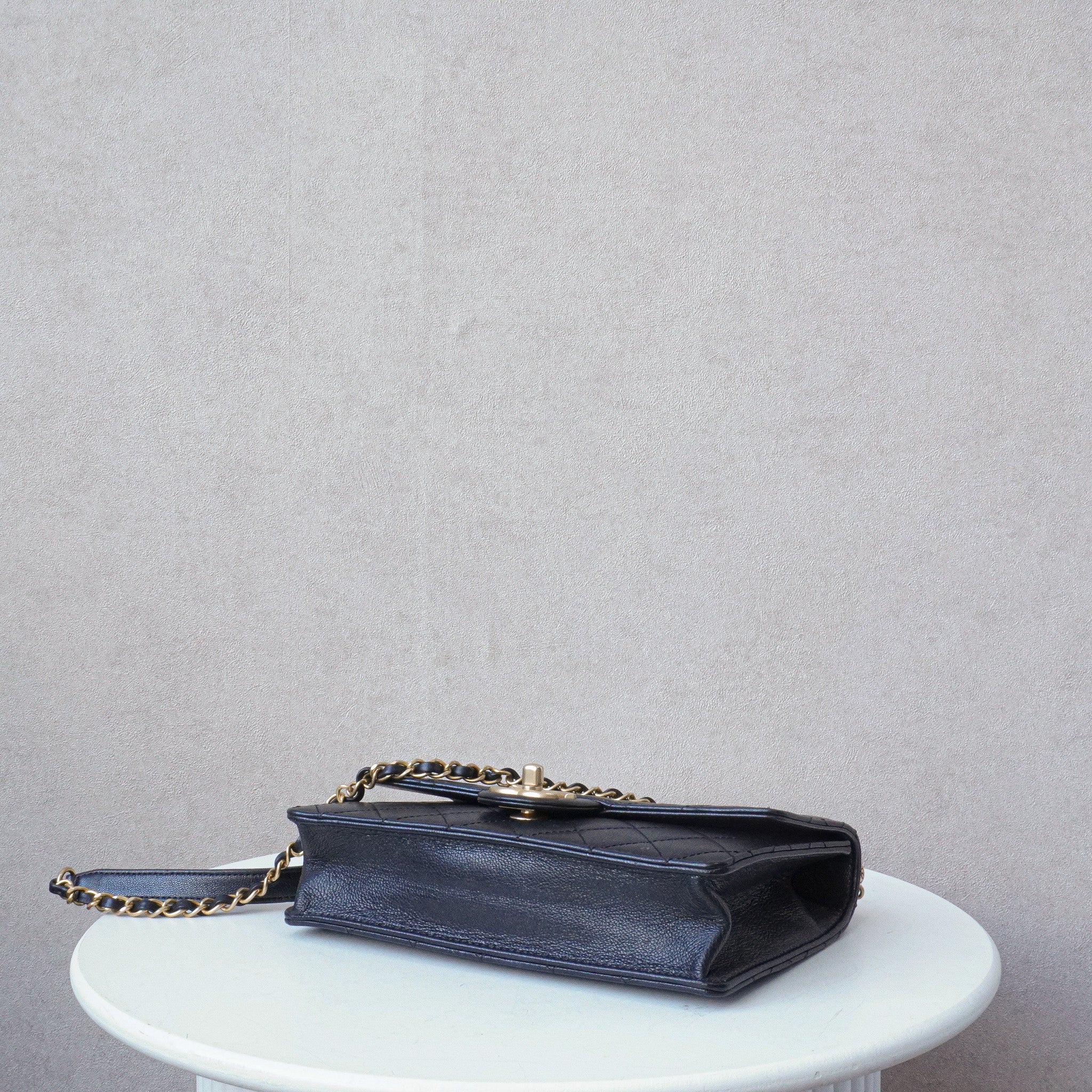 Chic Pearls Flapbag Quilted Mini Crossbody