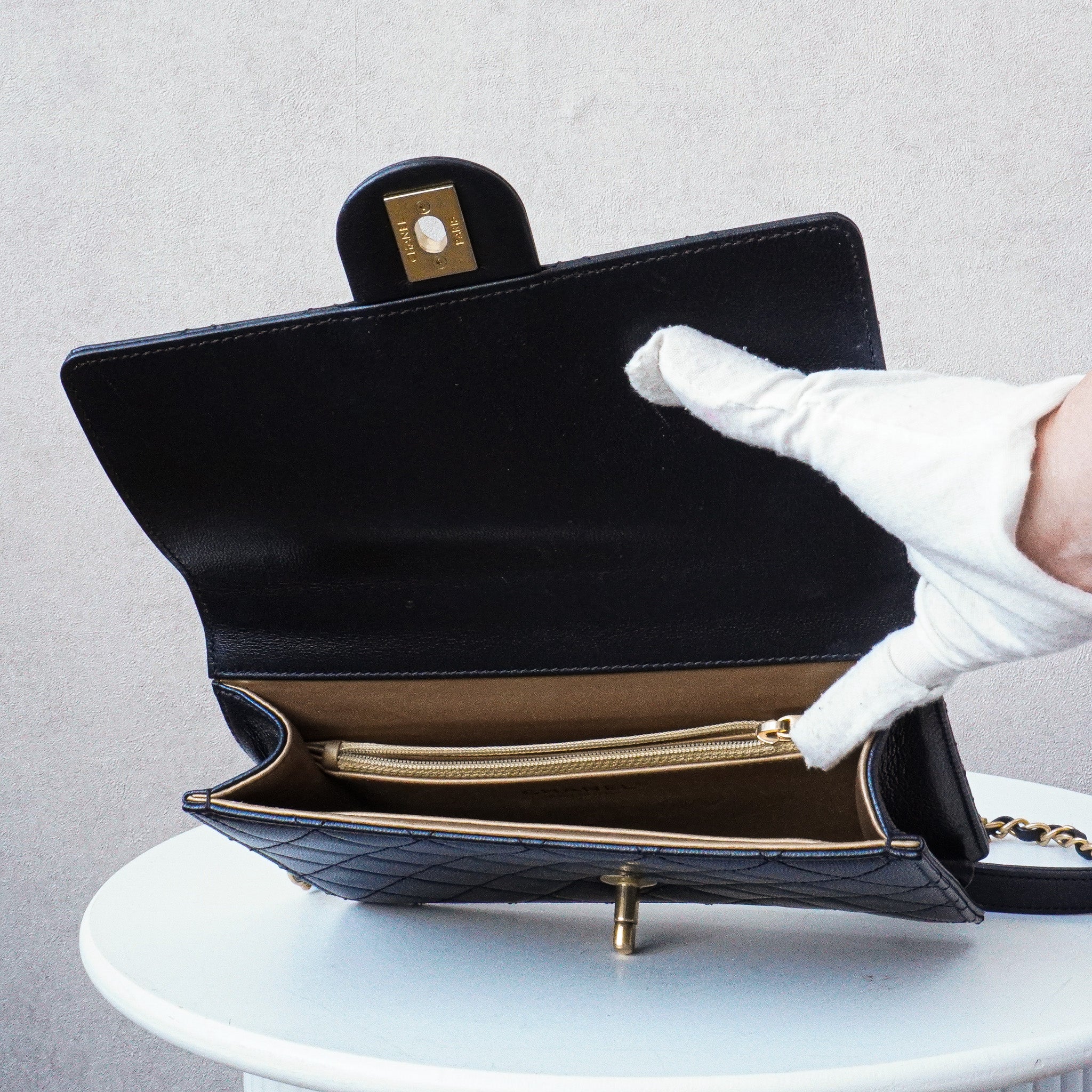 Chic Pearls Flapbag Quilted Mini Crossbody