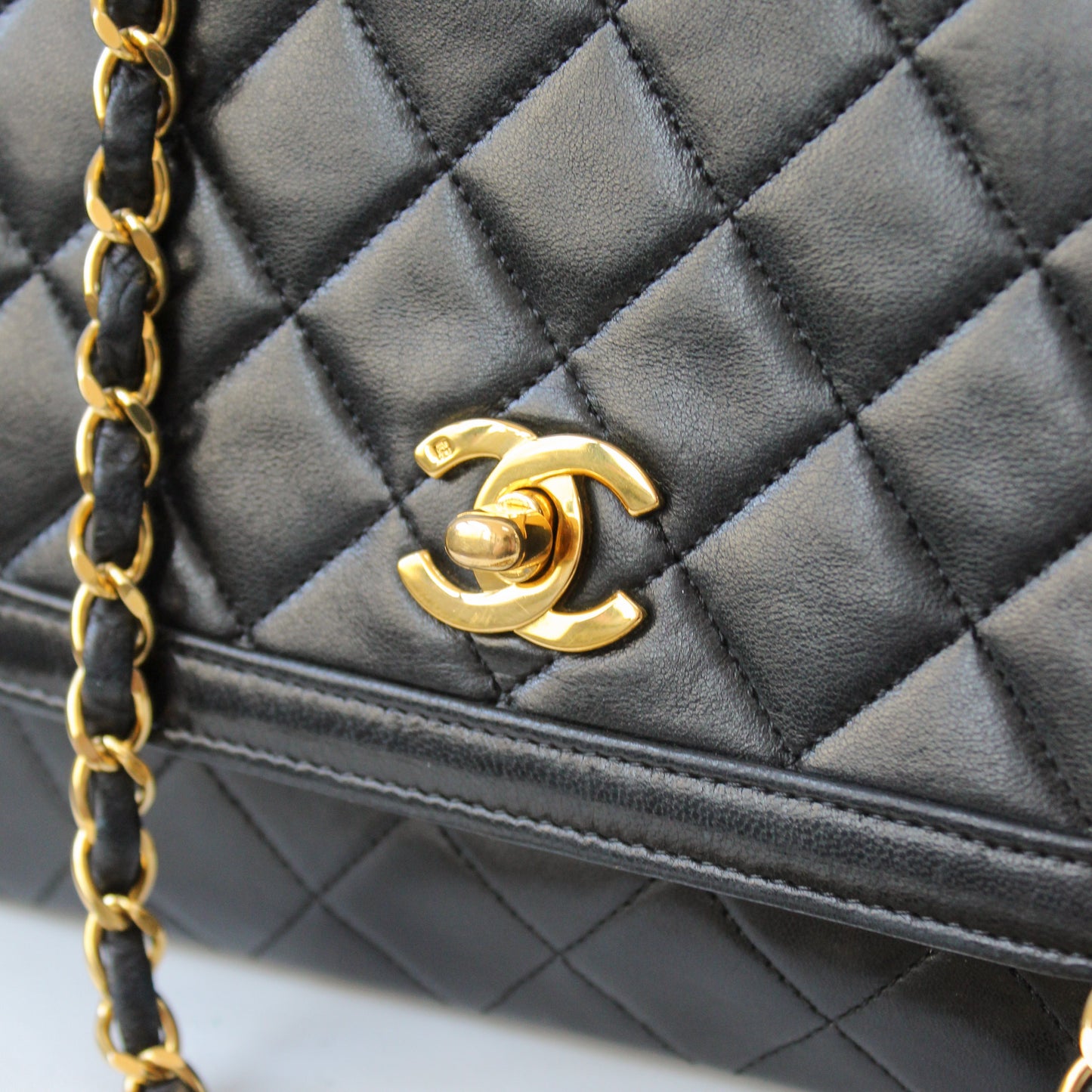 Chanel Single Flapbag Trapeze crossbody 24k ghw