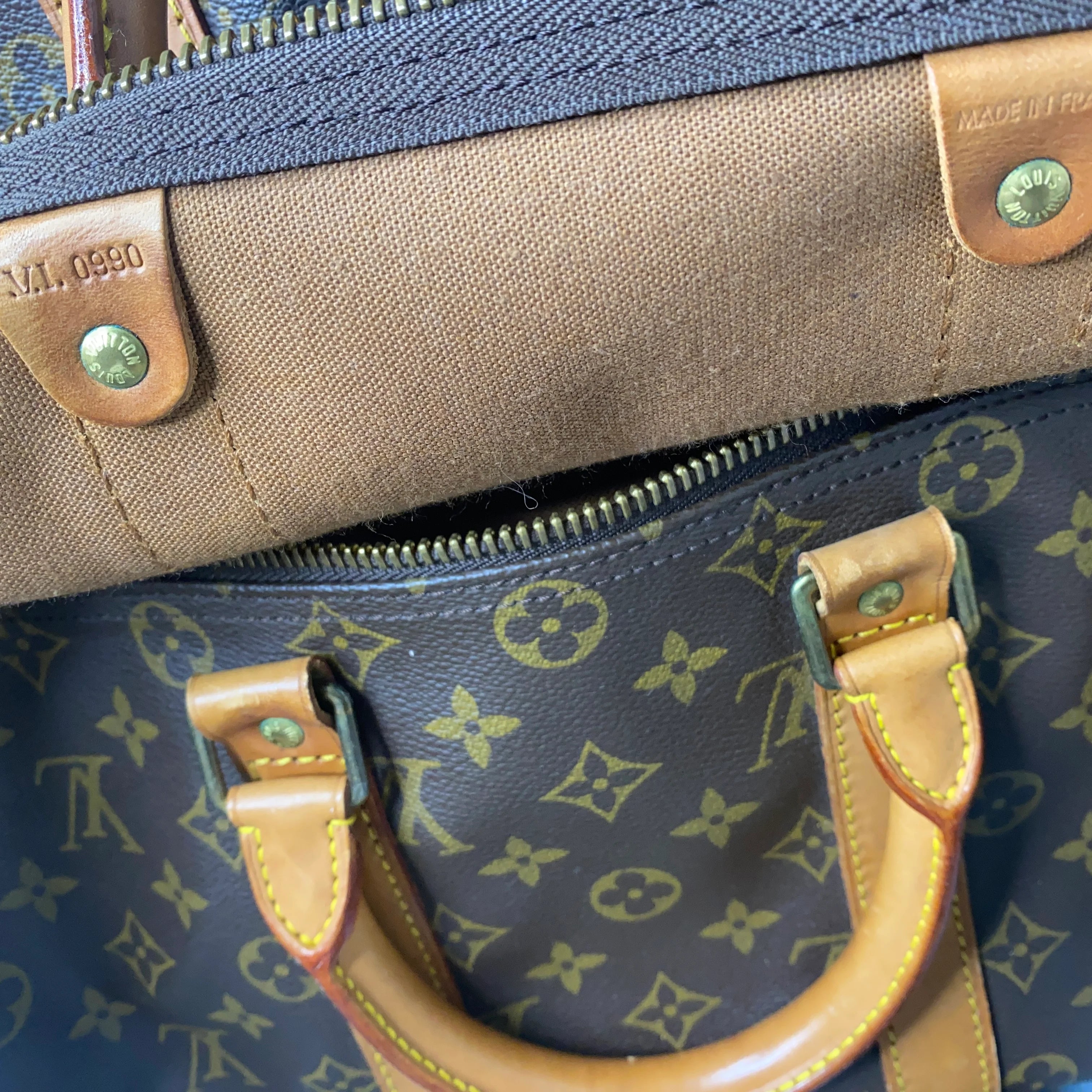 Louis Vuitton Keepall 45 Bandoulière + naamtag en slotje