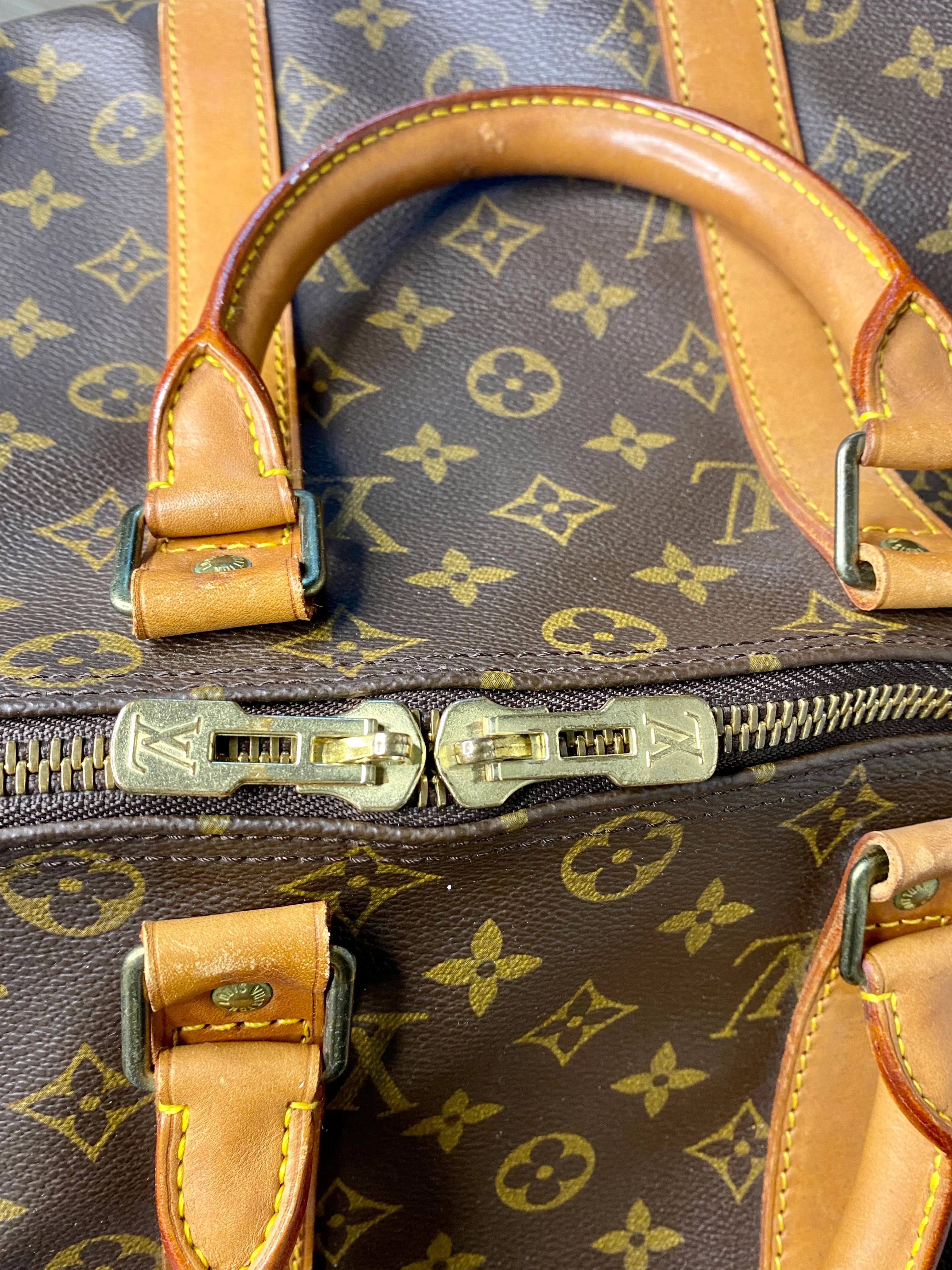 Louis Vuitton Keepall 45 Bandoulière + naamtag en slotje