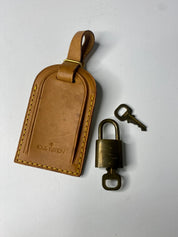 Louis Vuitton Keepall 45 Bandoulière + naamtag en slotje