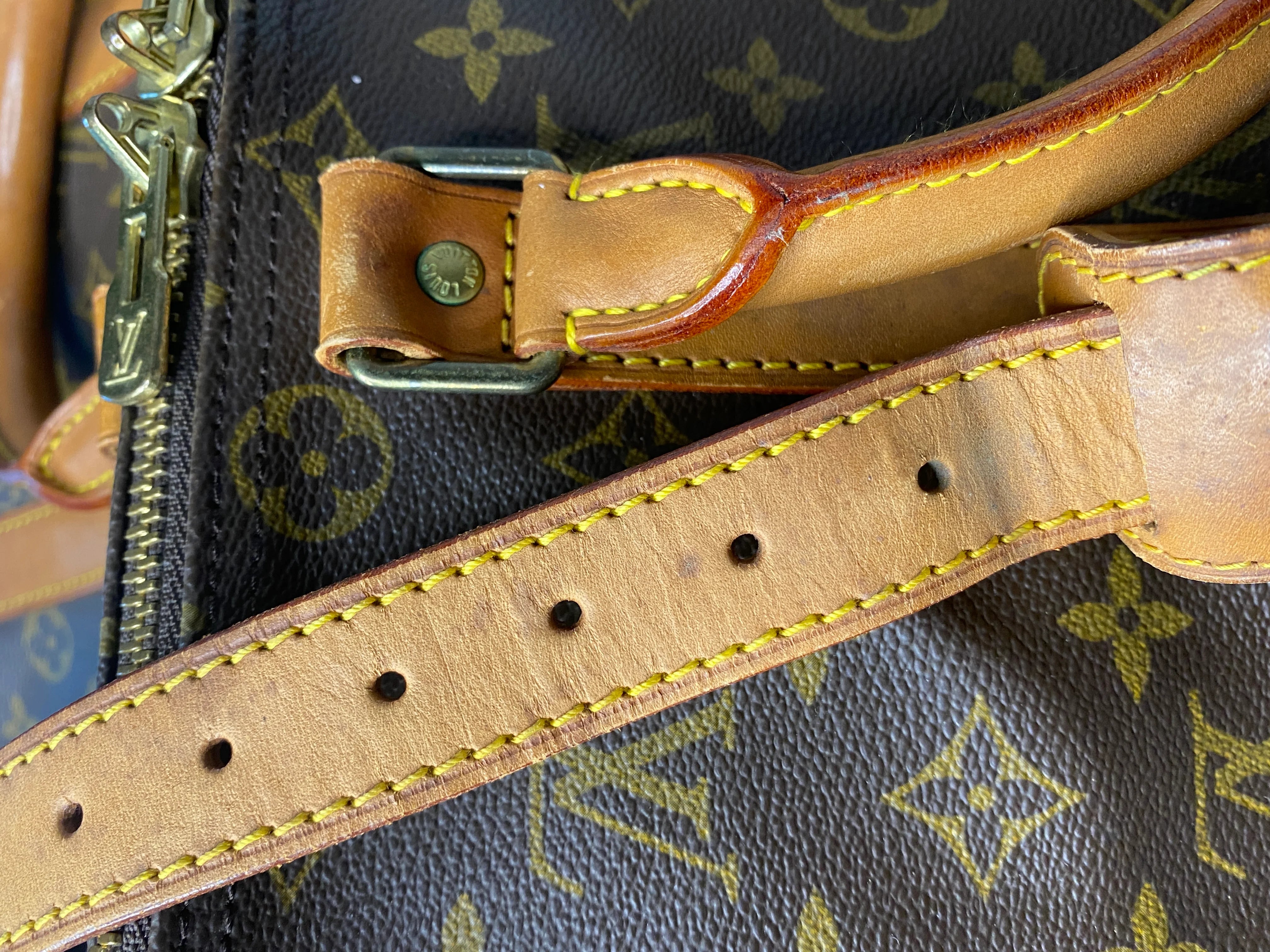 Louis Vuitton Keepall 45 Bandoulière + naamtag en slotje