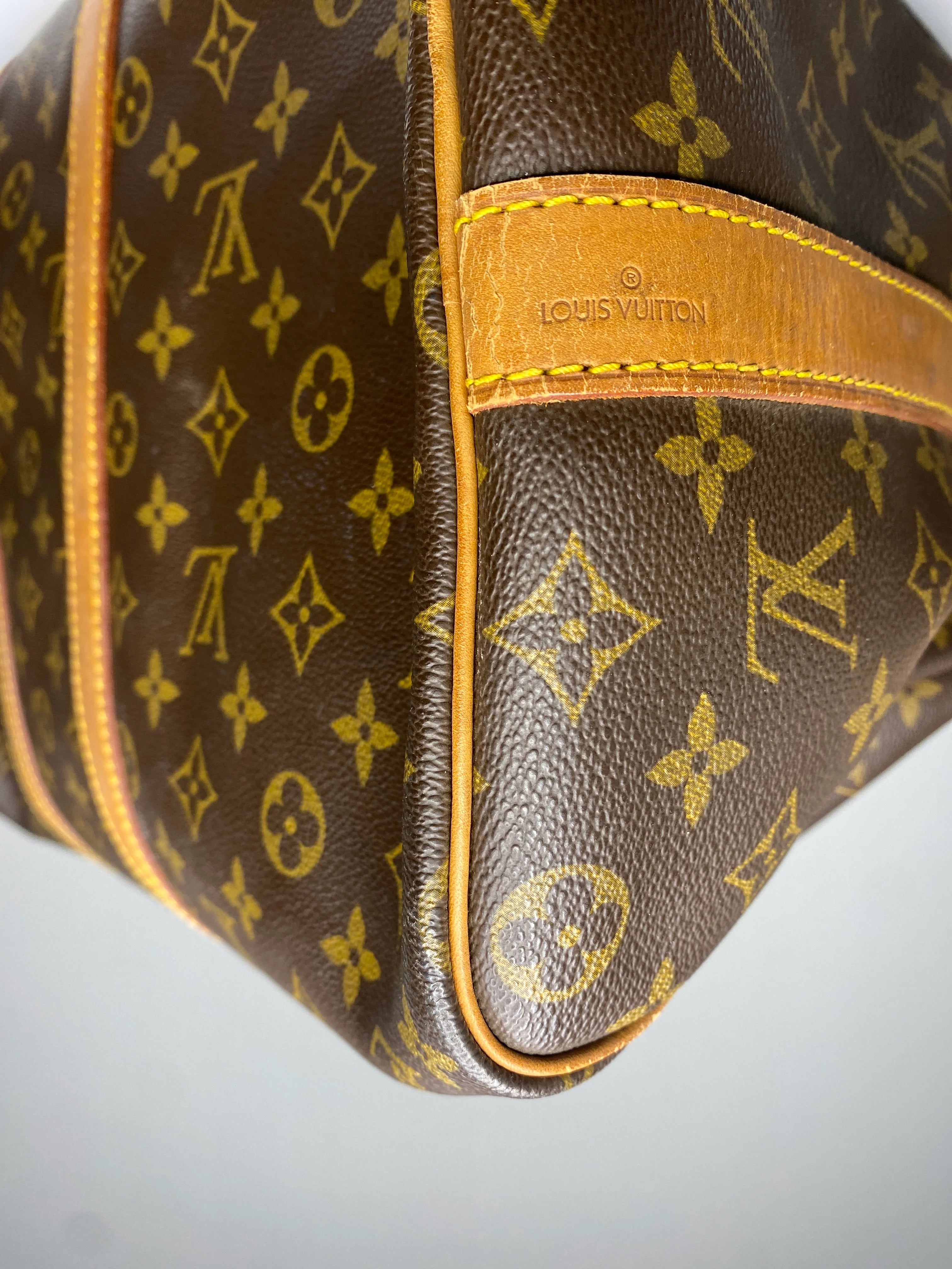 Louis Vuitton Keepall 45 Bandoulière + naamtag en slotje
