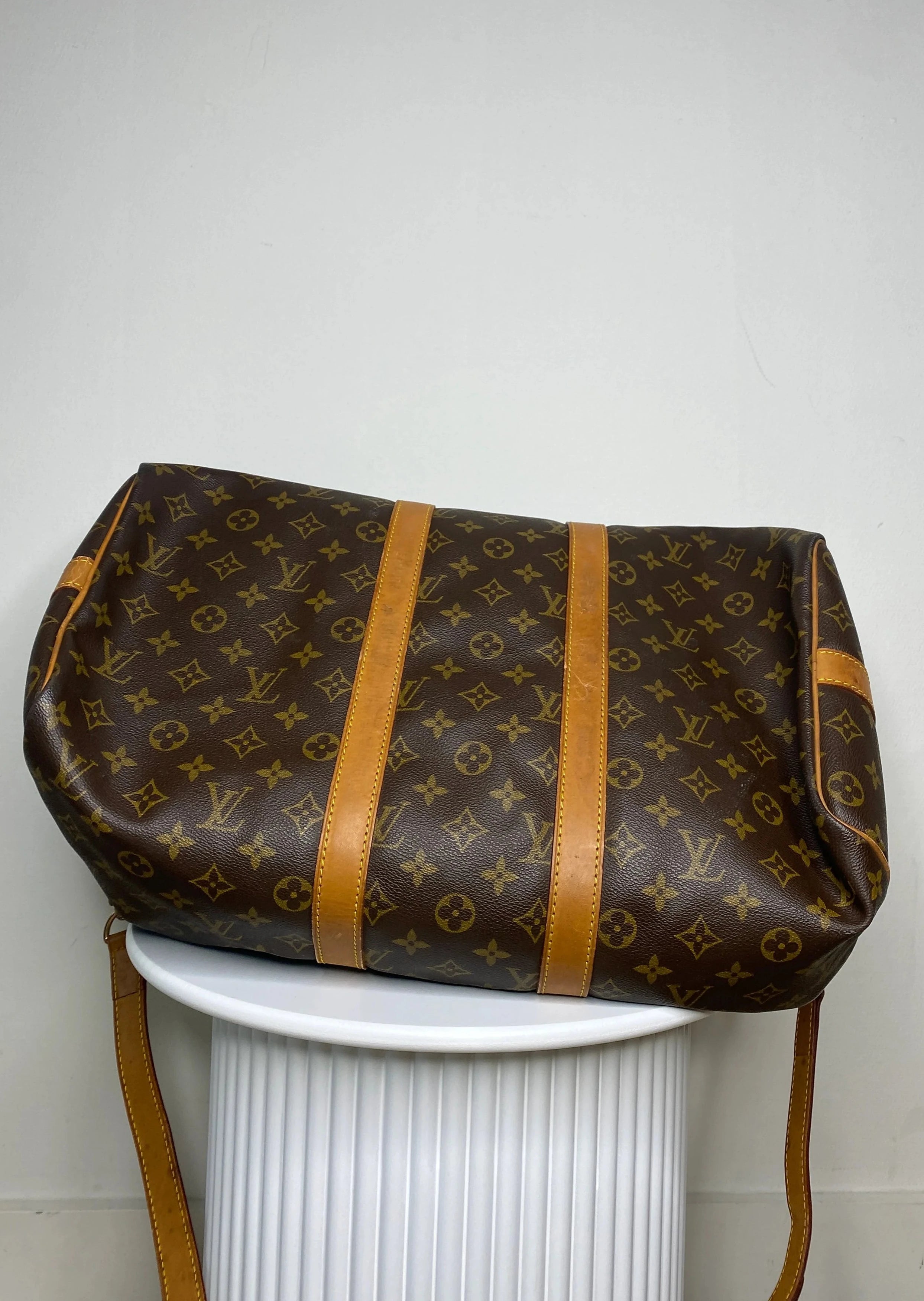 Louis Vuitton Keepall 45 Bandoulière + naamtag en slotje