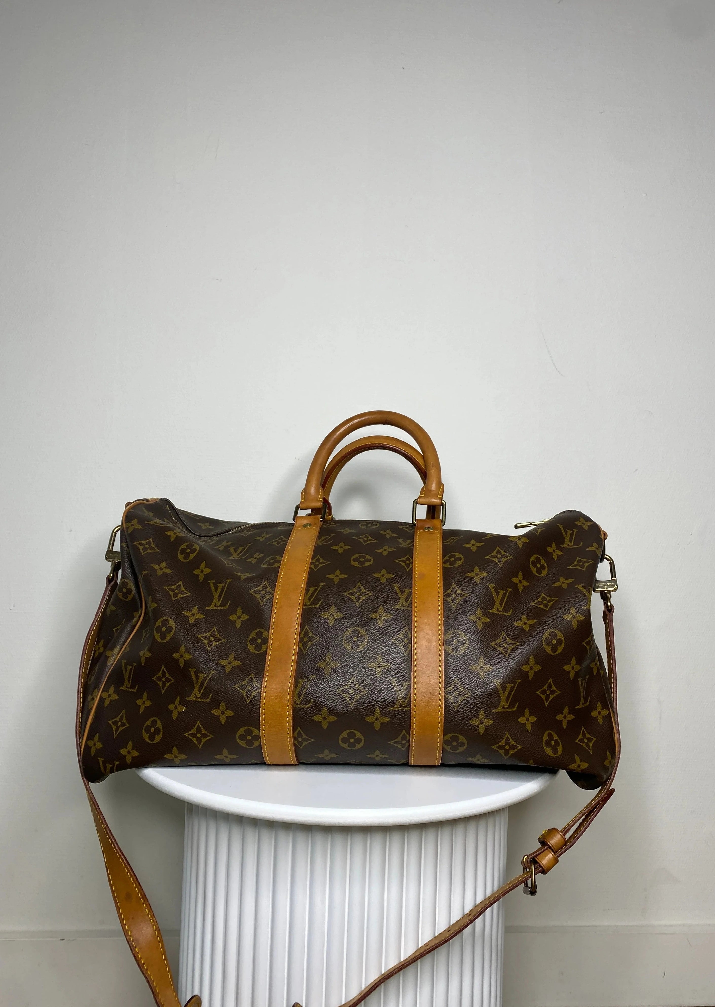 Louis Vuitton Keepall 45 Bandoulière + naamtag en slotje