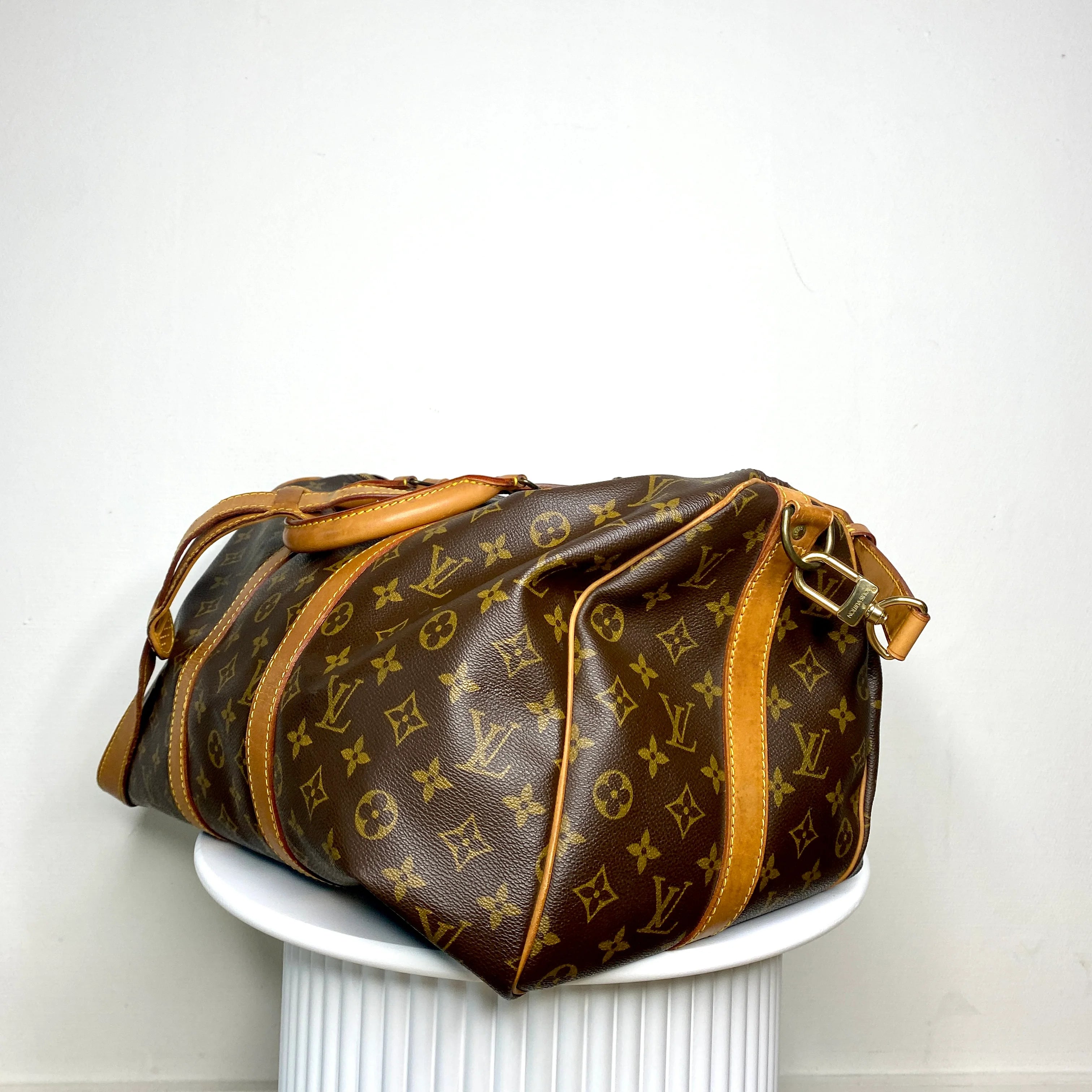 Louis Vuitton Keepall 45 Bandoulière + naamtag en slotje