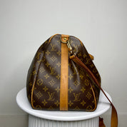 Louis Vuitton Keepall 45 Bandoulière + naamtag en slotje