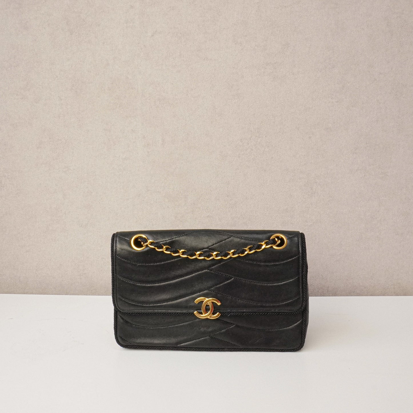 Chanel Scallop Quilted Flapbag 1989-1991