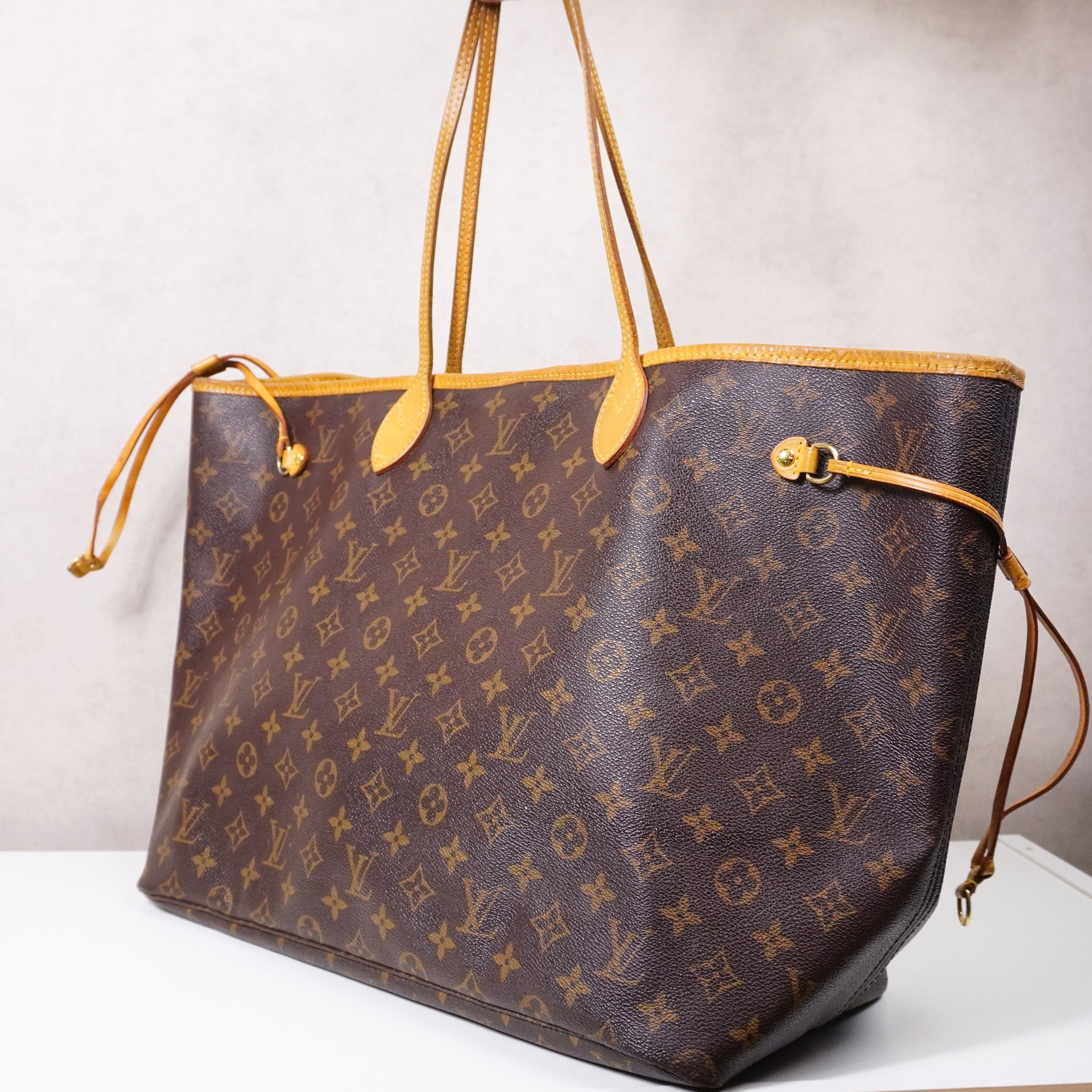 Louis Vuitton Neverfull Monogram GM - beige interieur