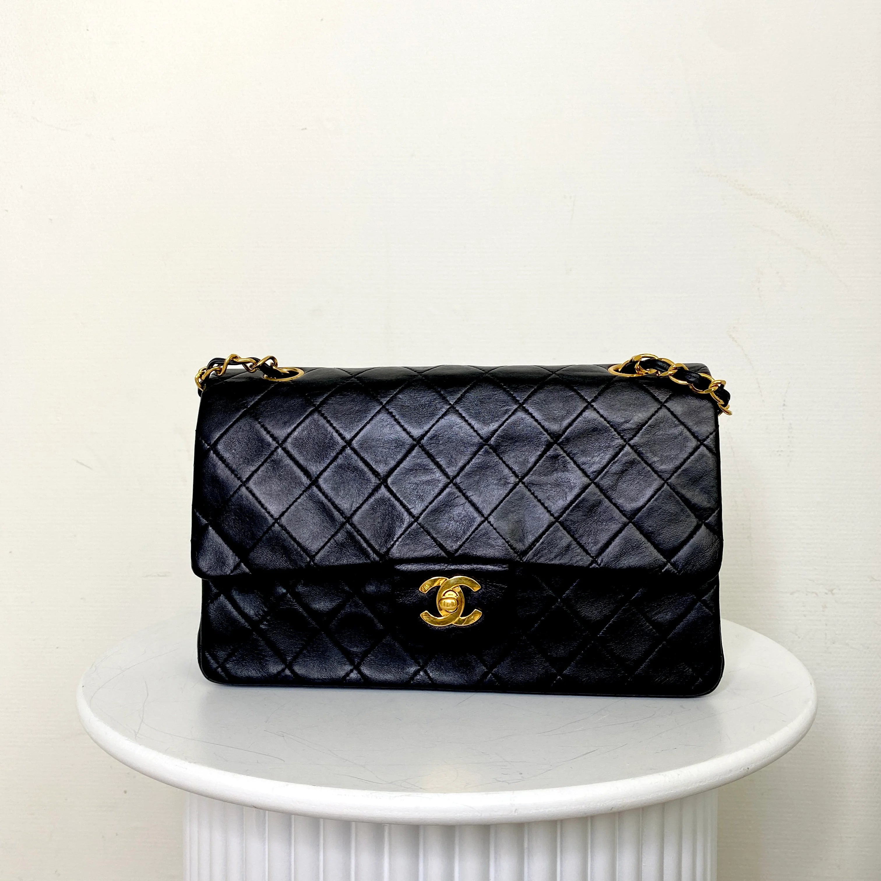 ChanelClassicFlapbagMedium25voorkant.webp