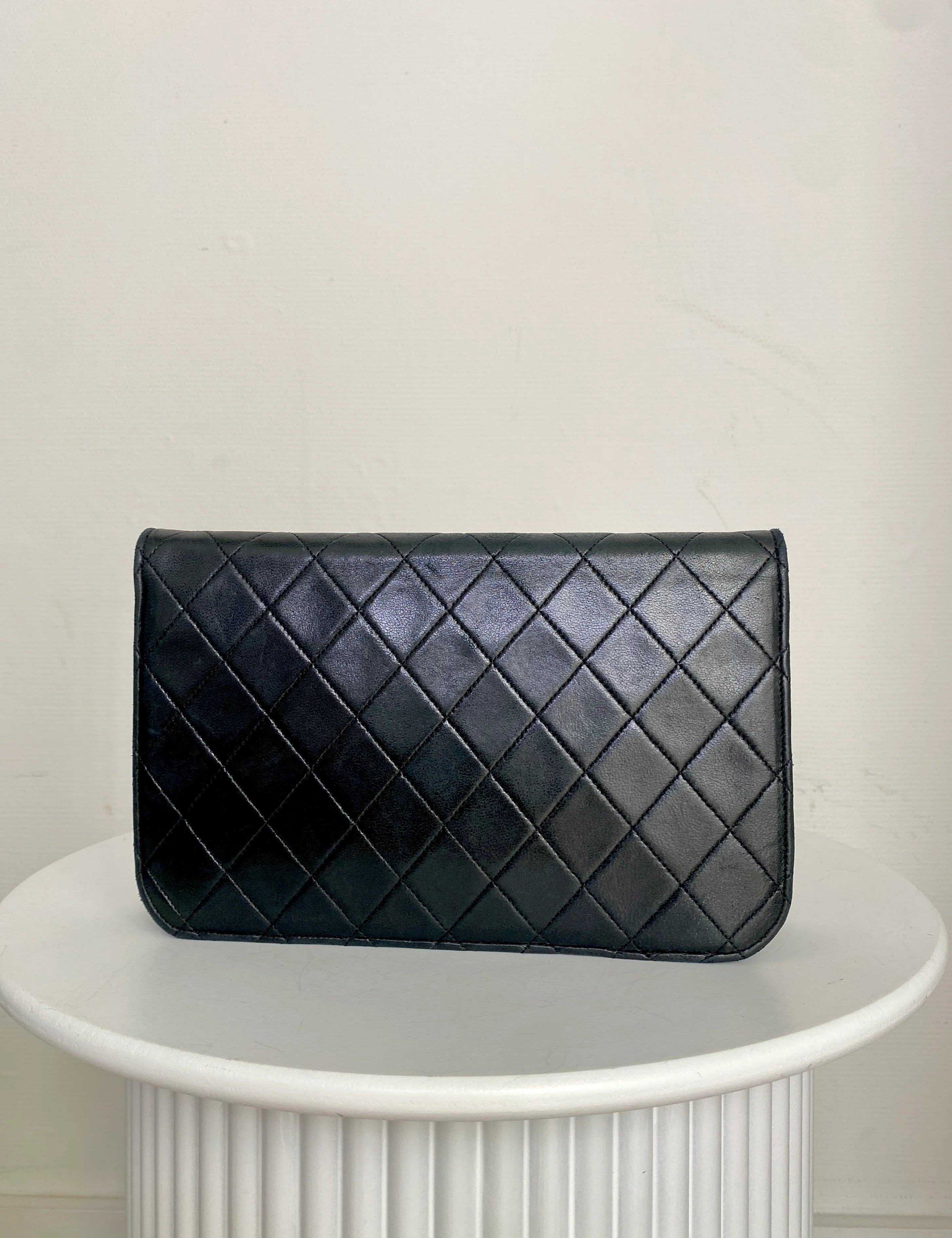ChanelClassicFullFlap24kghwachterkant.webp