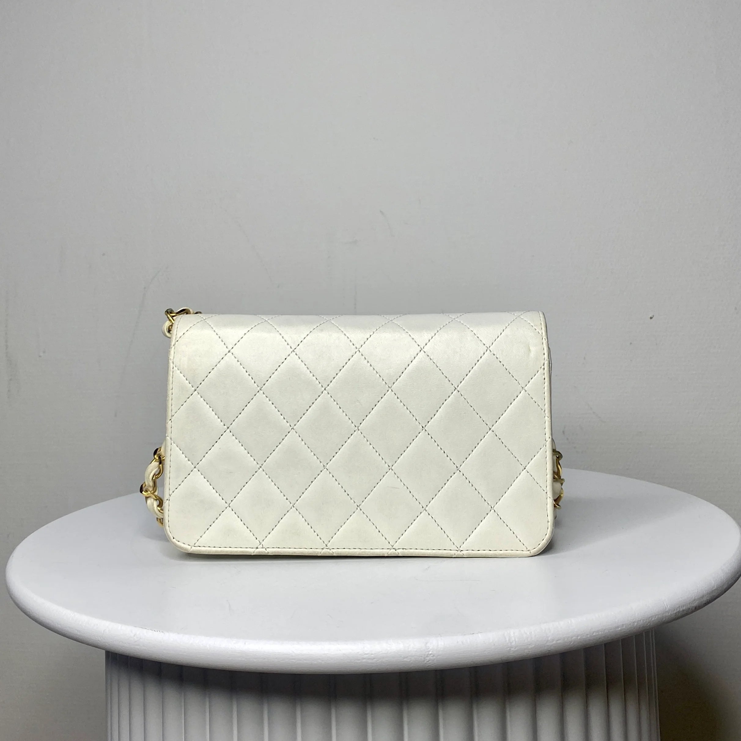 ChanelFullFlapWhiteachterkant1.webp