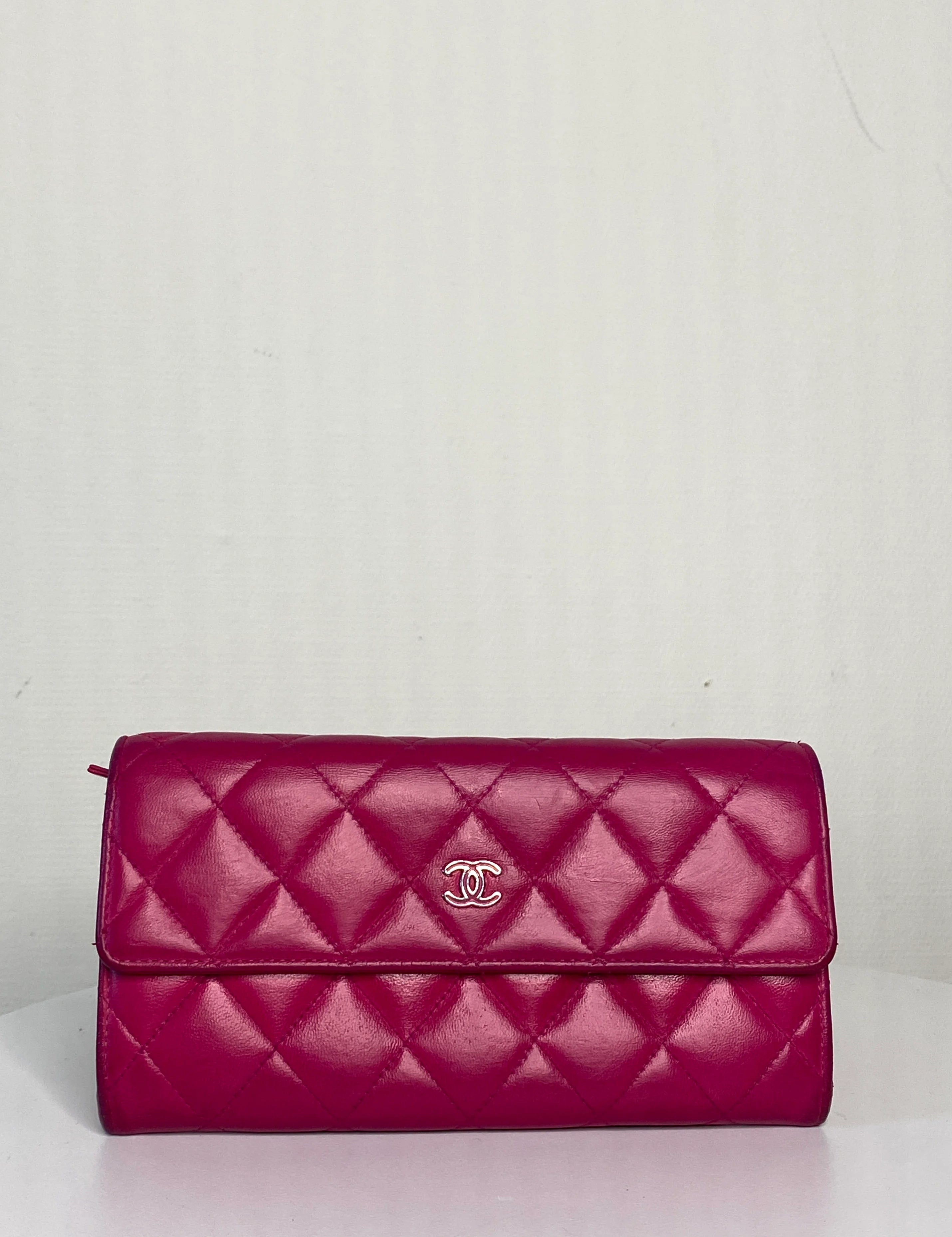 ChanelMatelassePinkWalletVoorkant.webp