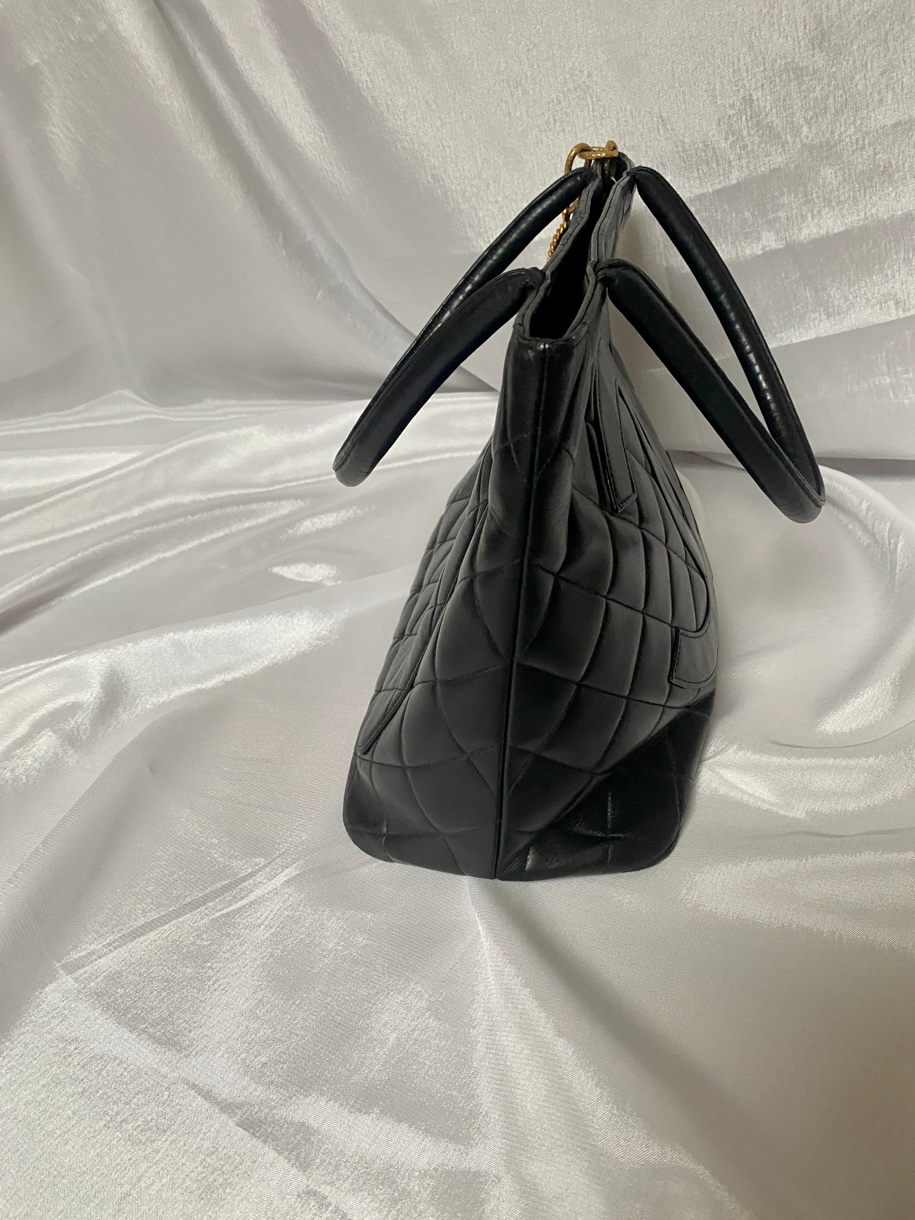 Chanel Médaillon Tote Black