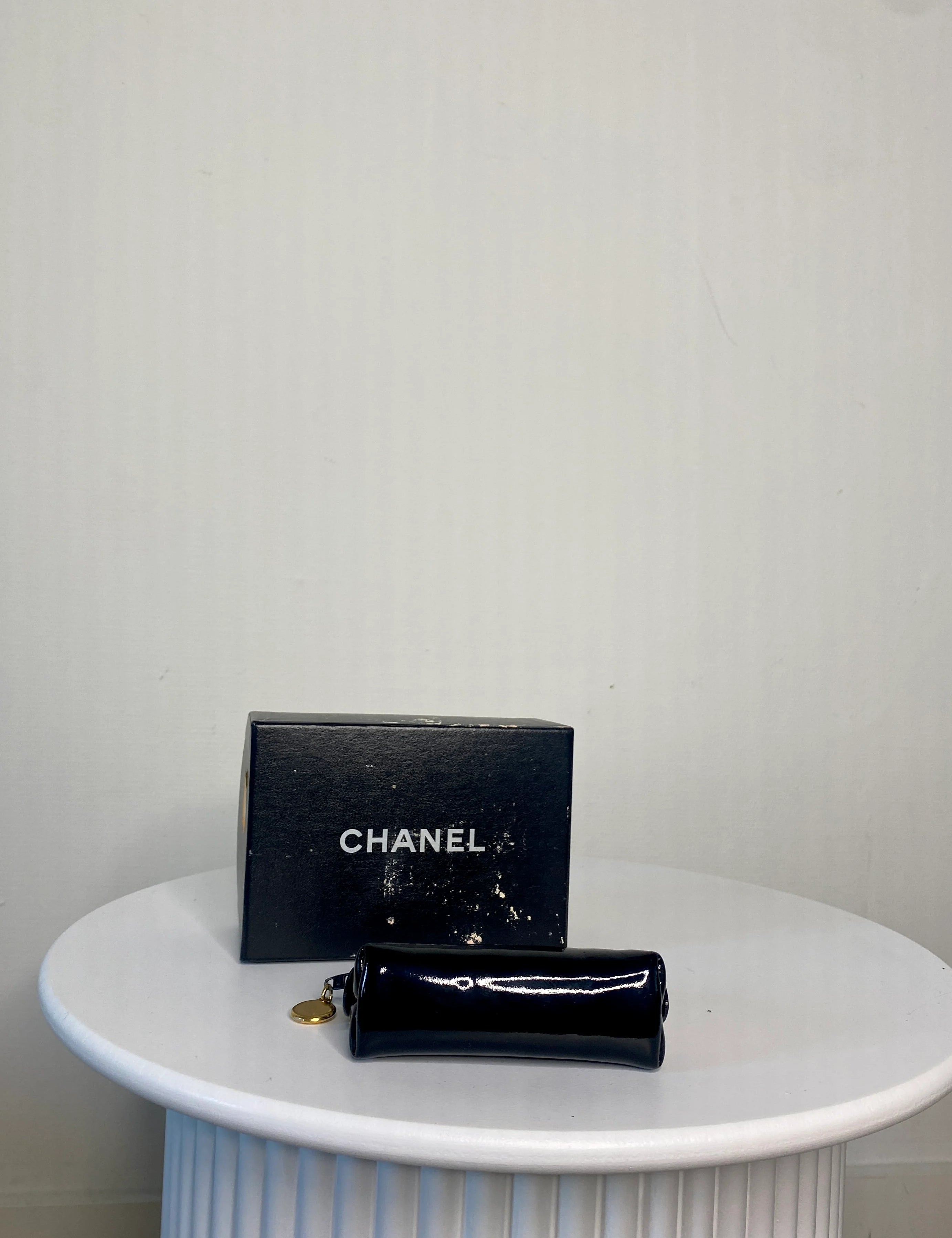ChanelPouchonderkant.webp