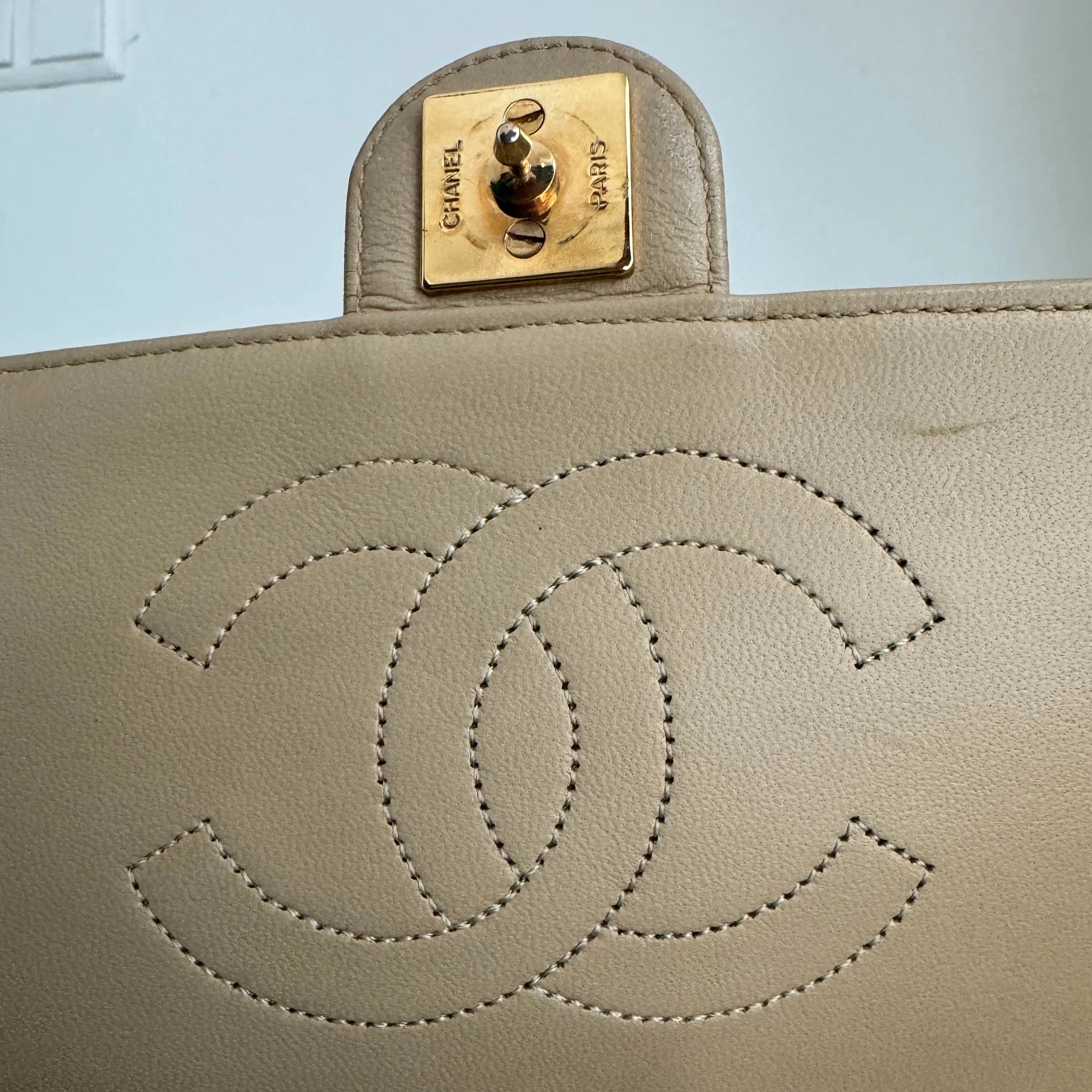 Chanel Single Flapbag Small 24k ghw Dark Beige