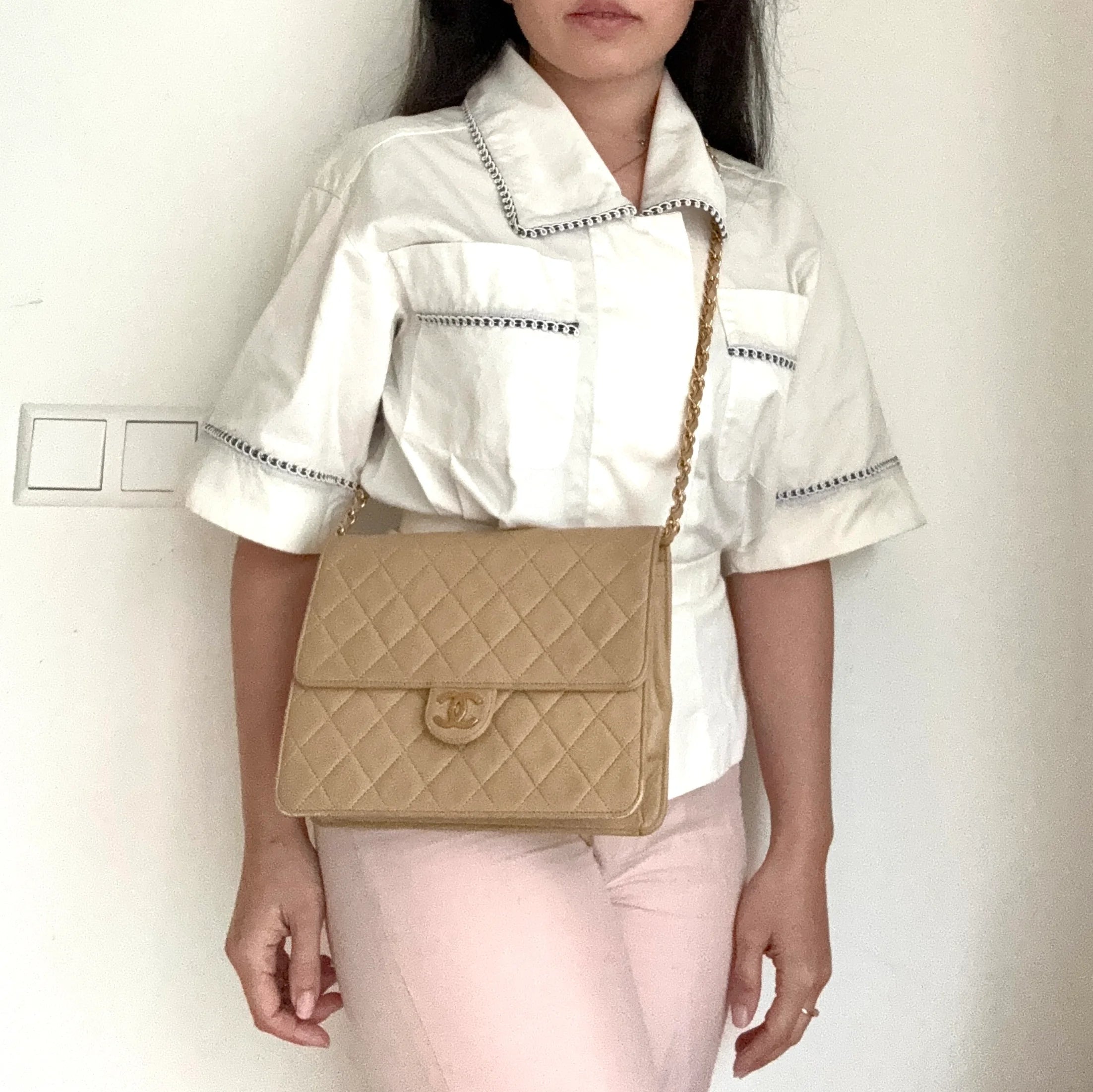 ChanelSIngleFlapbagSmallBeigemodelcrossbody.webp