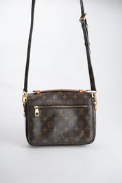 LOUIS VUITTON Pochette Metis