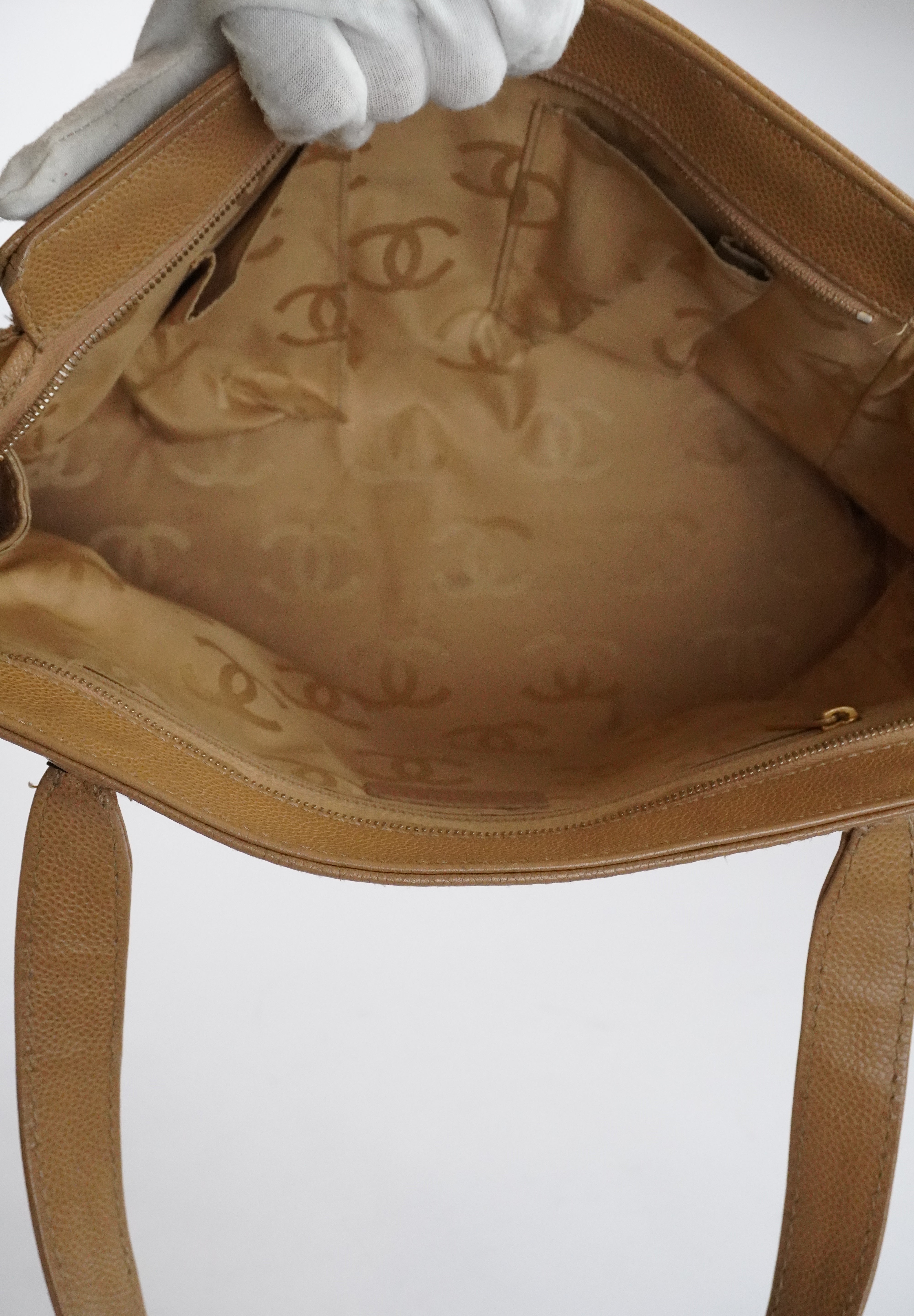 CHANEL Caviar Tote Beige (2004-2005)