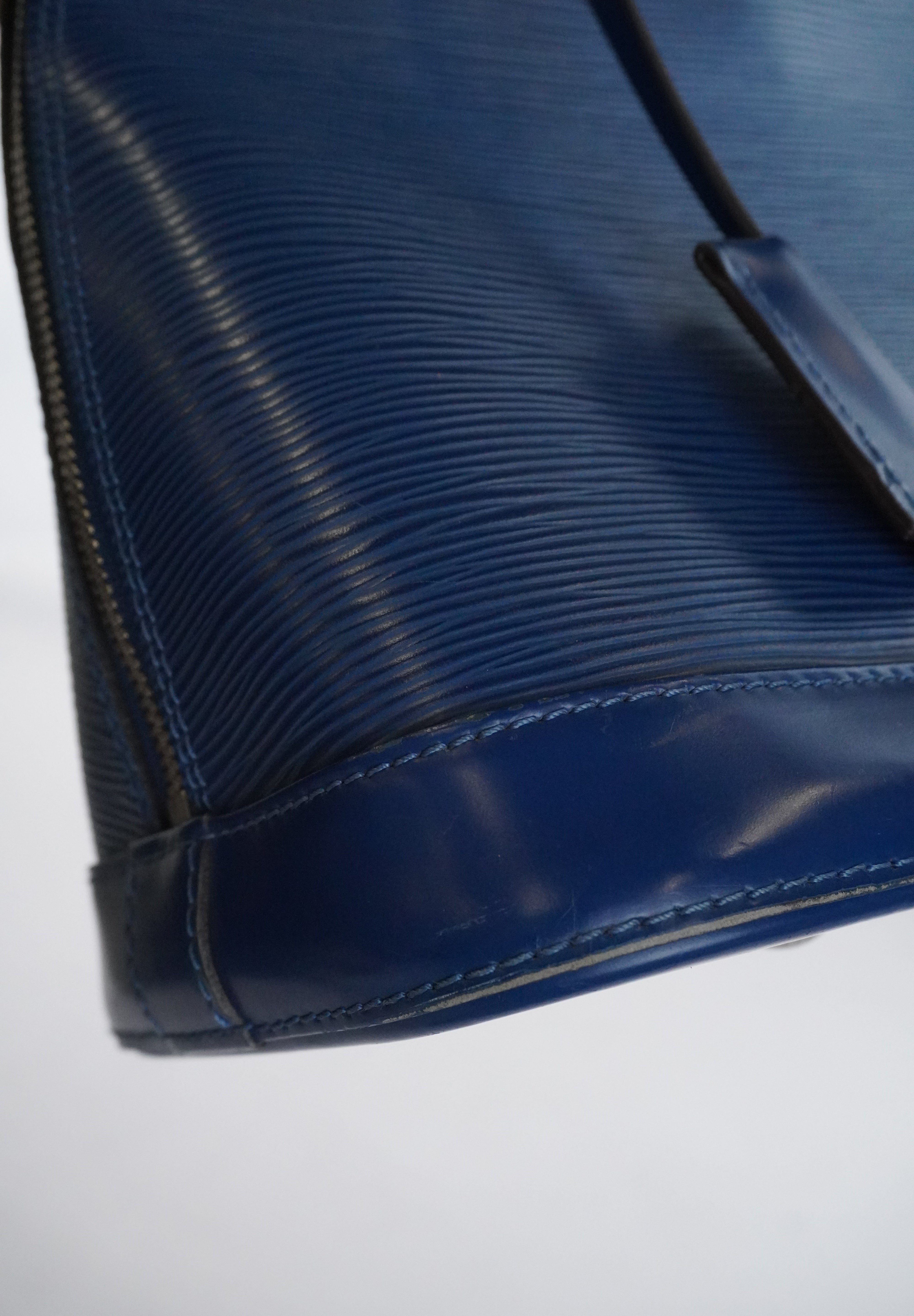 LOUIS VUITTON Alma