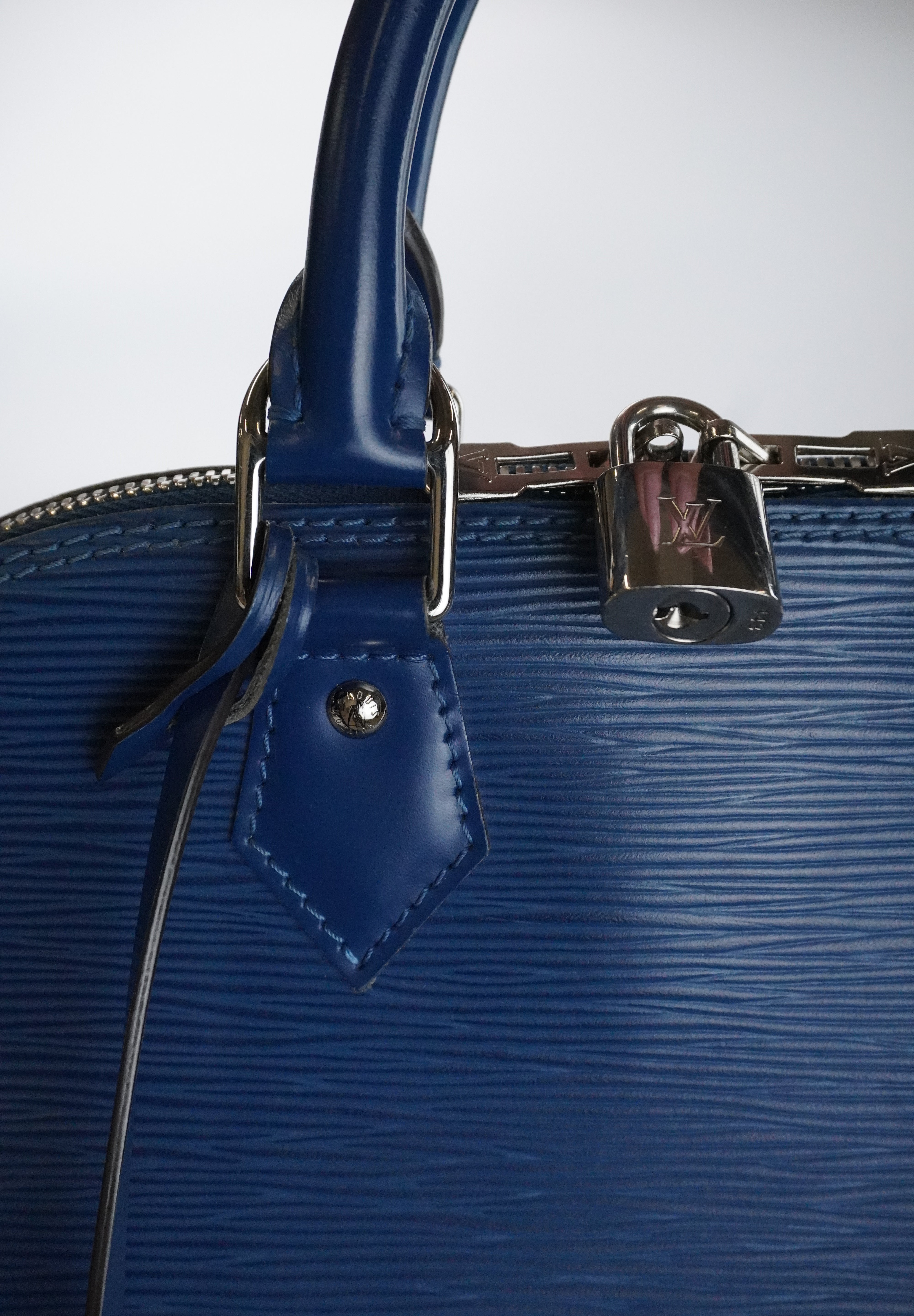 LOUIS VUITTON Alma