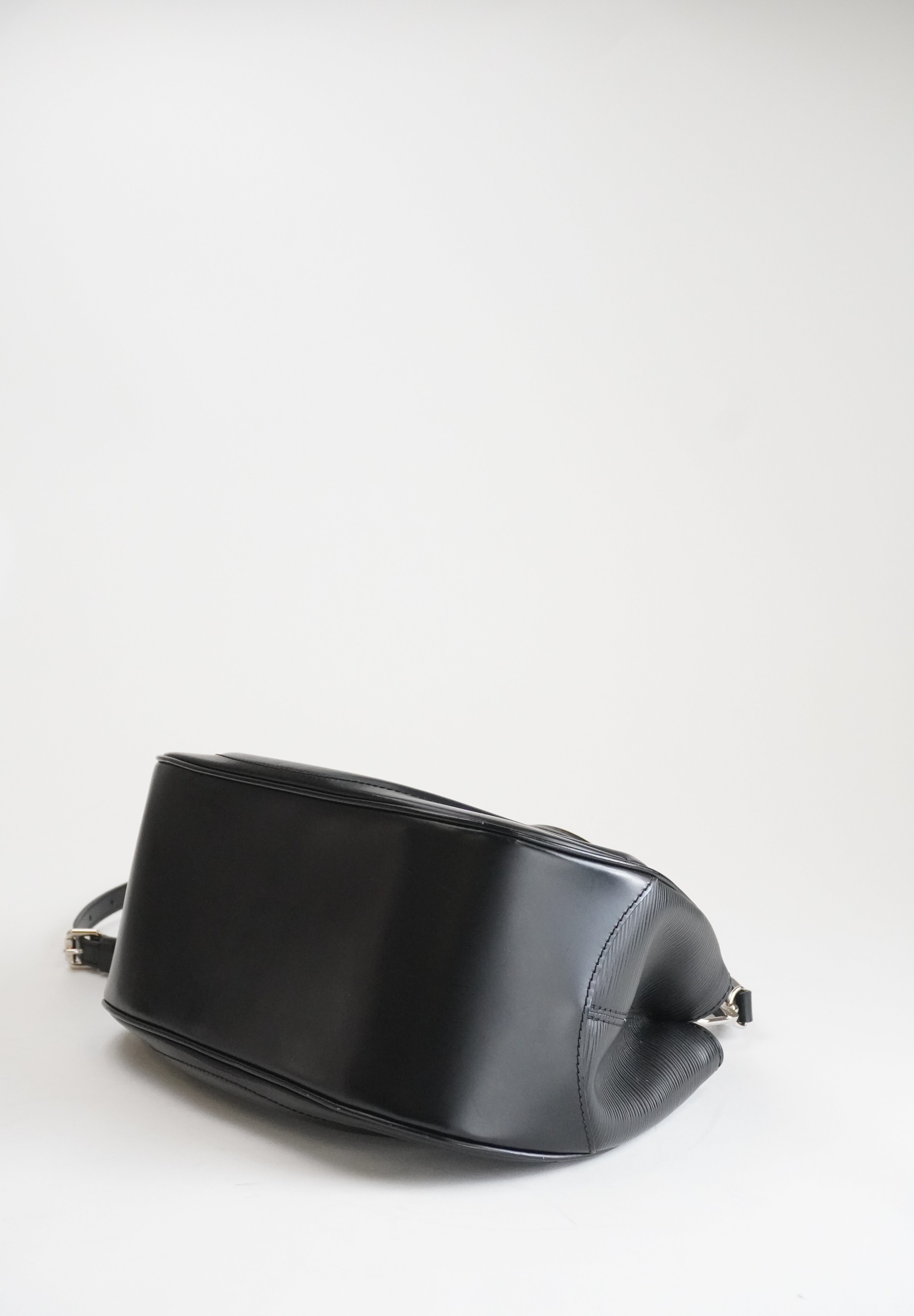 Louis Vuitton Montaigne Shoulderbag