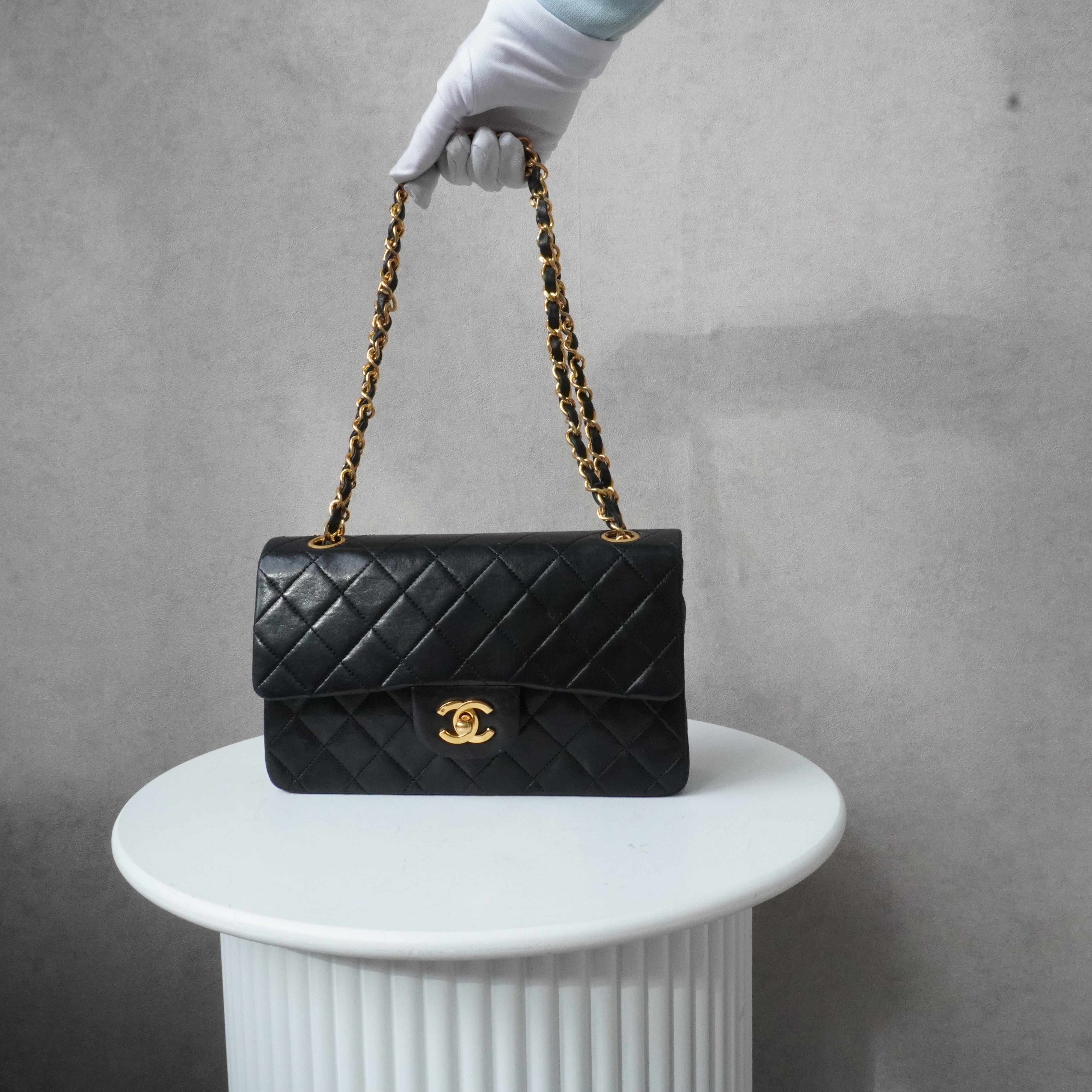Chanel Classic Flapbag Small (1986-1988)