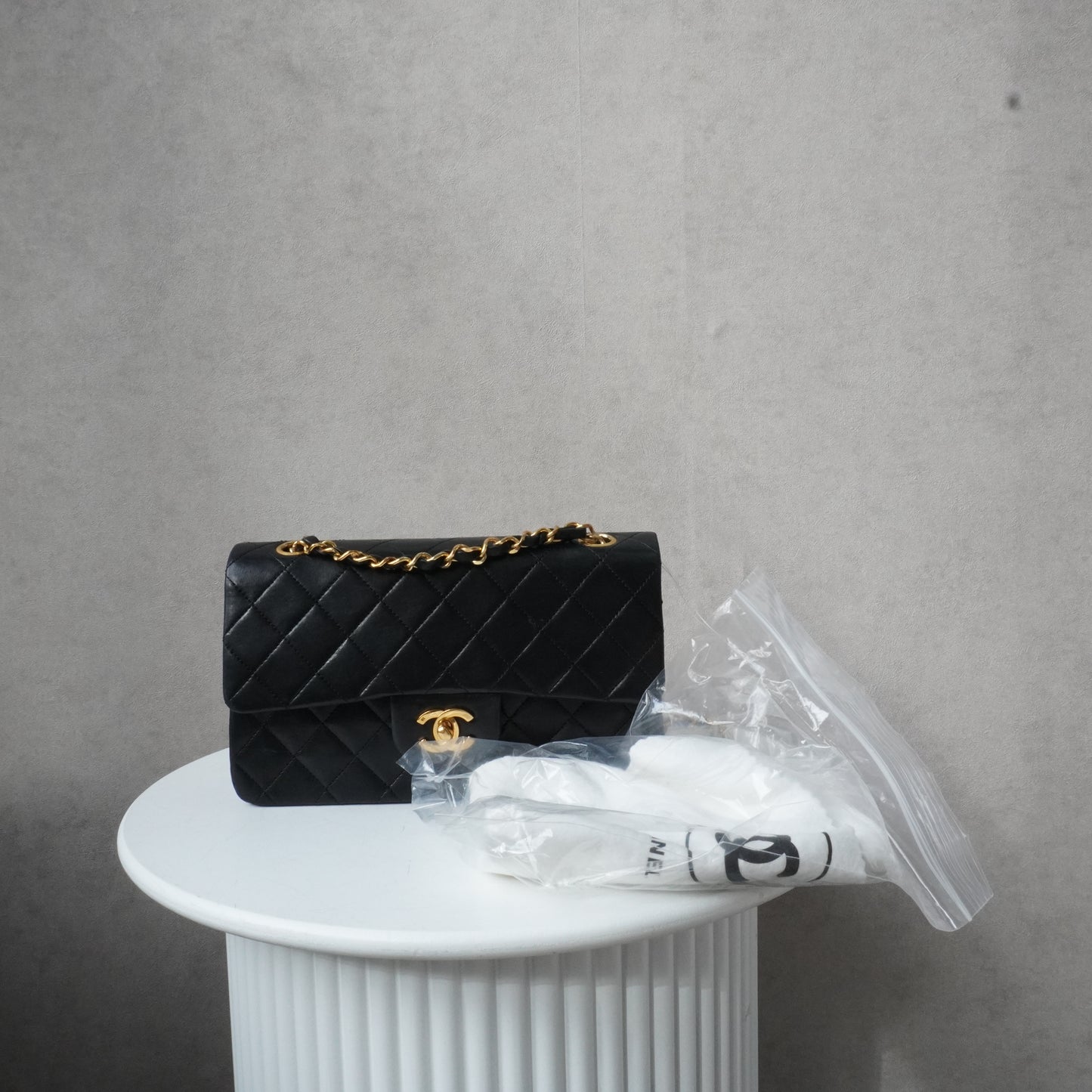 Chanel Classic Flapbag Small (1986-1988)