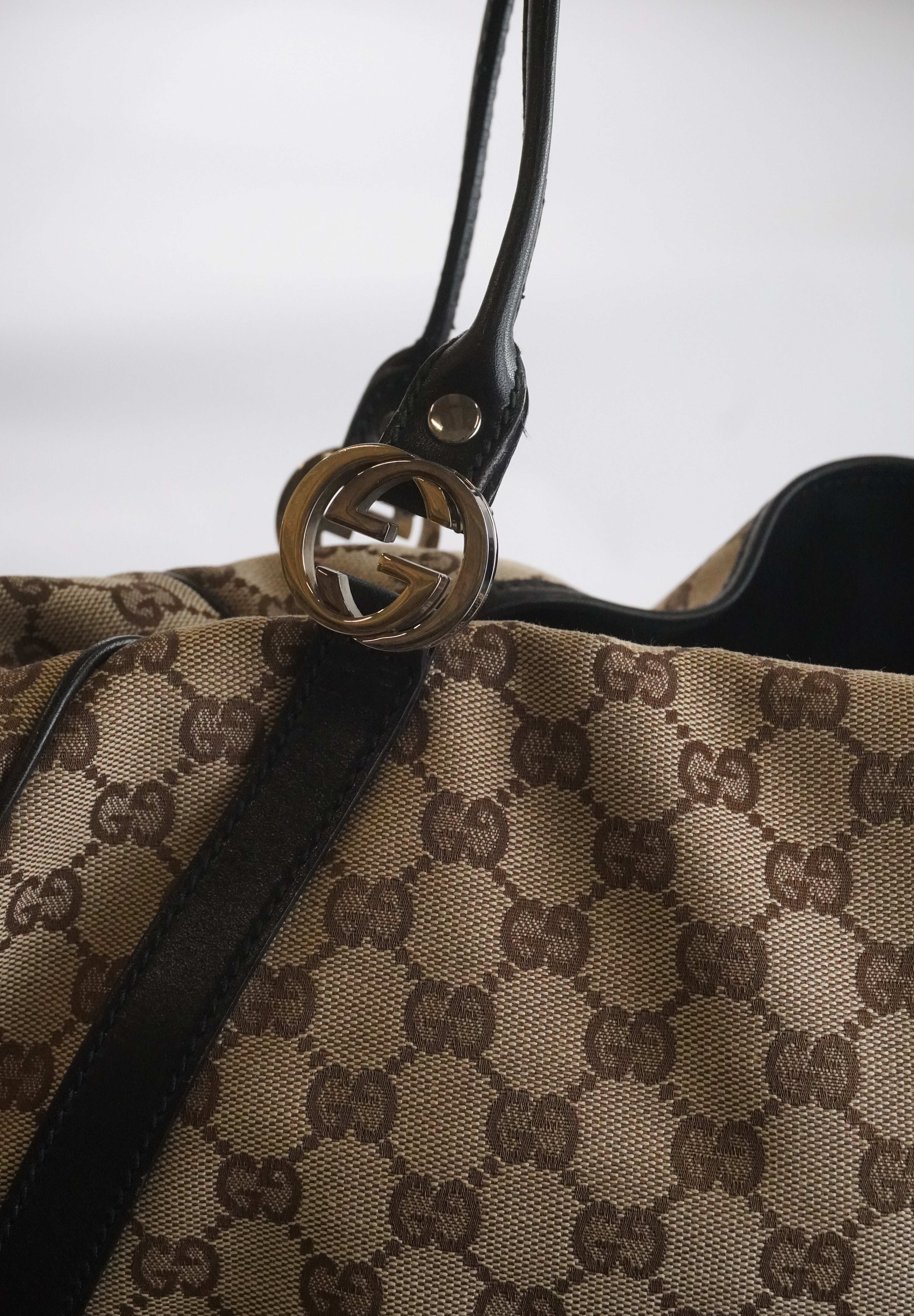 Gucci GG Canvas Shoulderbag