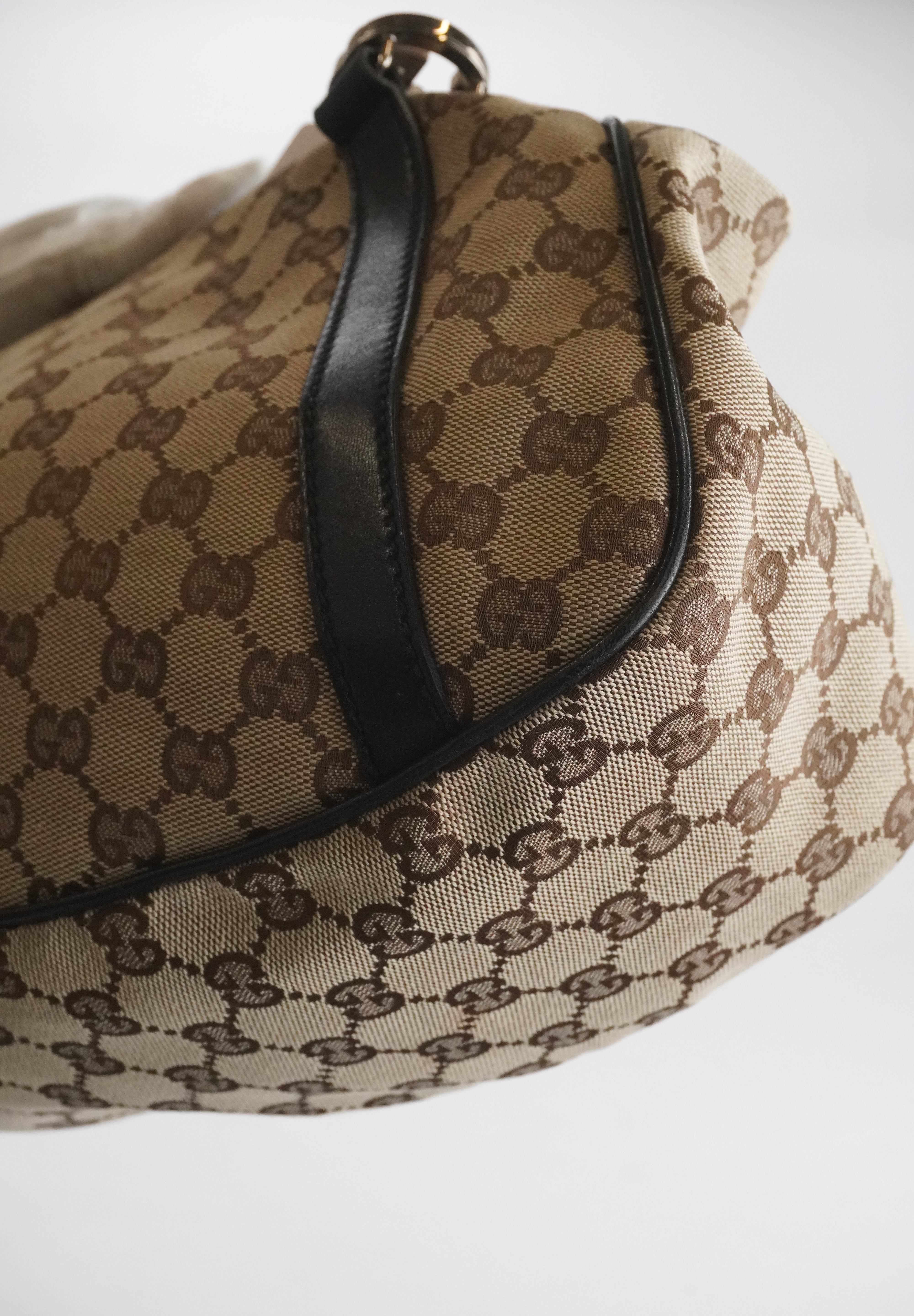Gucci GG Canvas Shoulderbag
