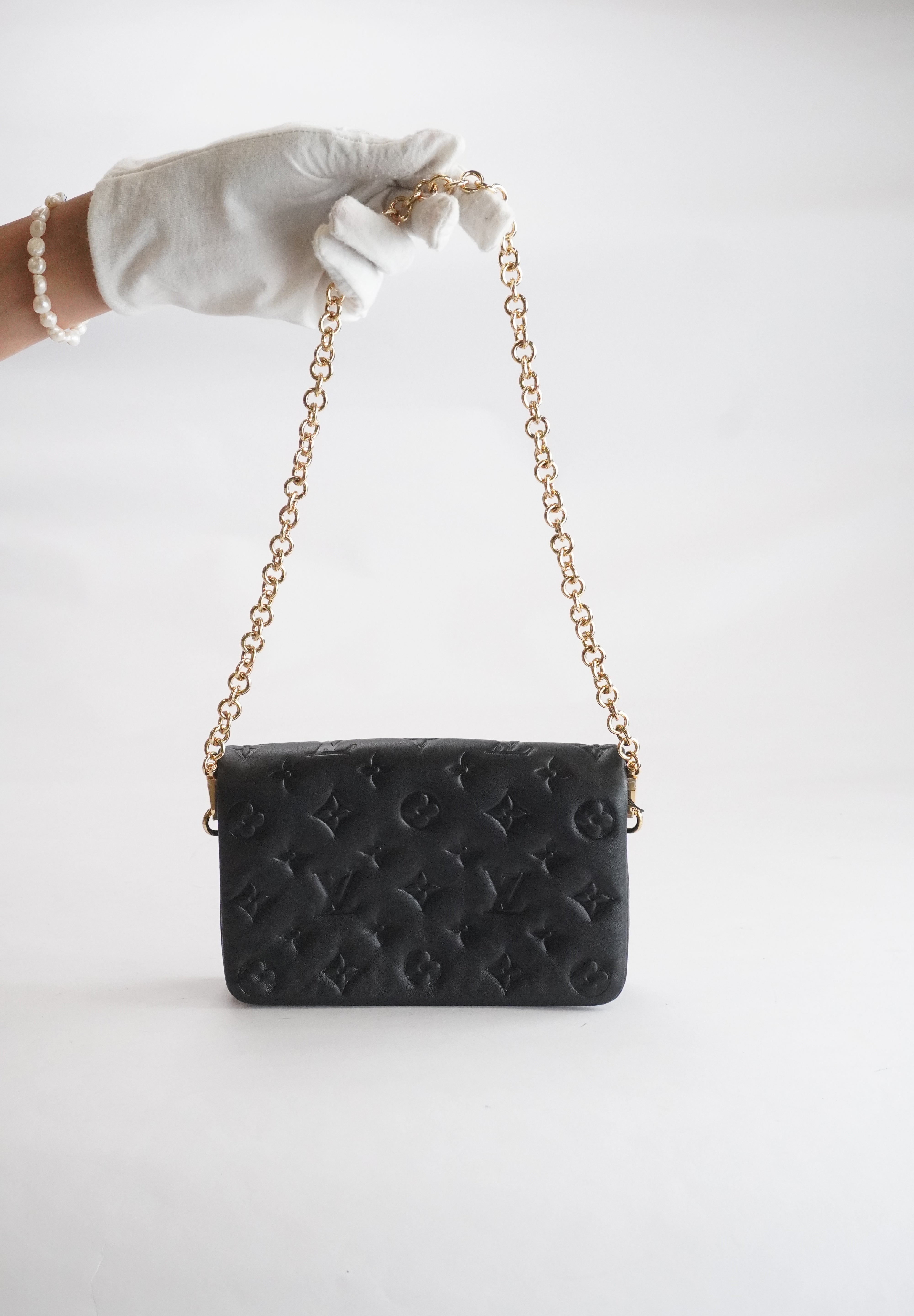 LOUIS VUITTON Pochette Cousin
