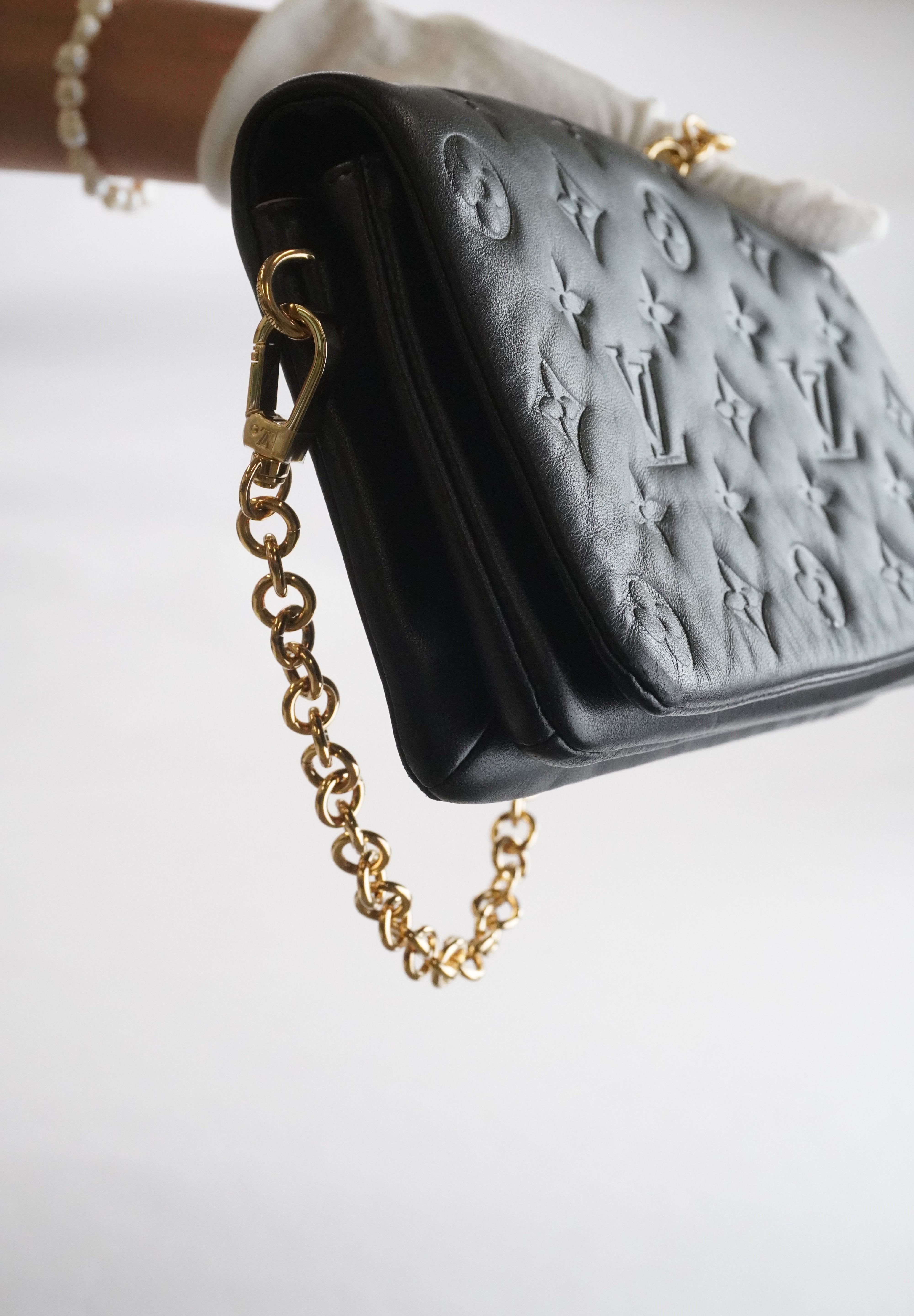 LOUIS VUITTON Pochette Cousin