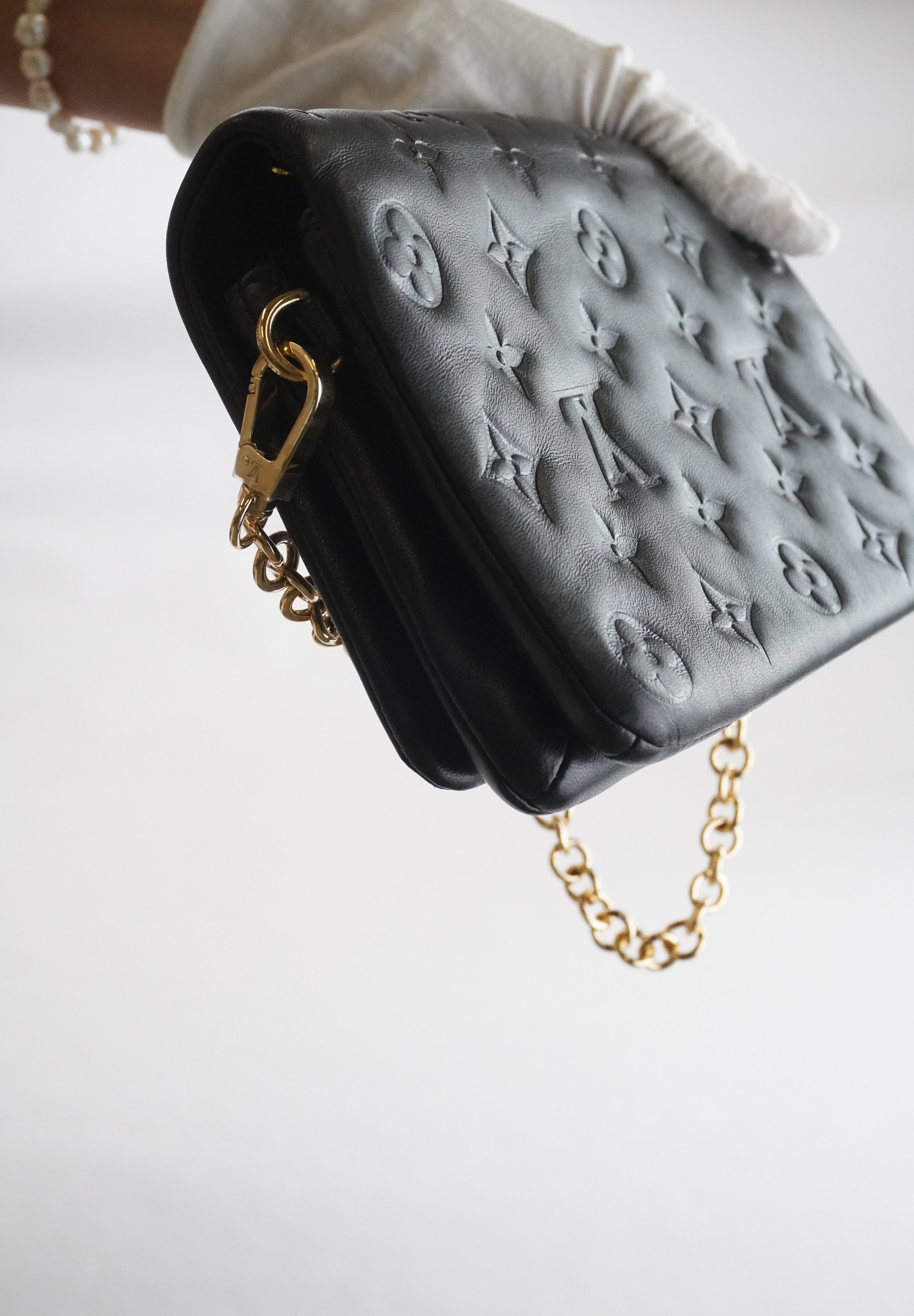 LOUIS VUITTON Pochette Cousin