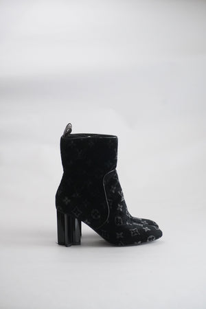 LOUIS VUITTON Velvet Boots Size