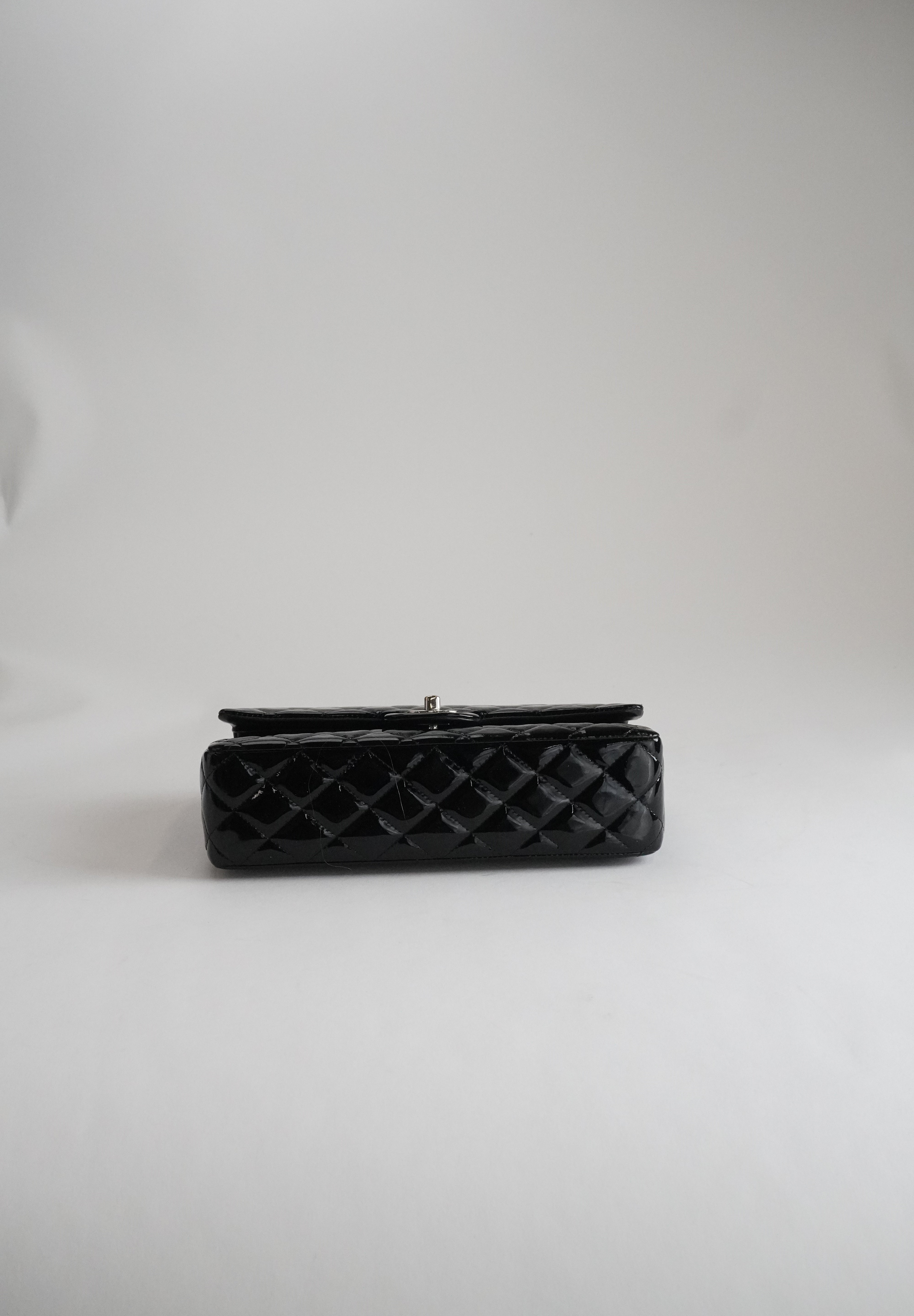 Chanel Classic Flapbag Medium patent leather