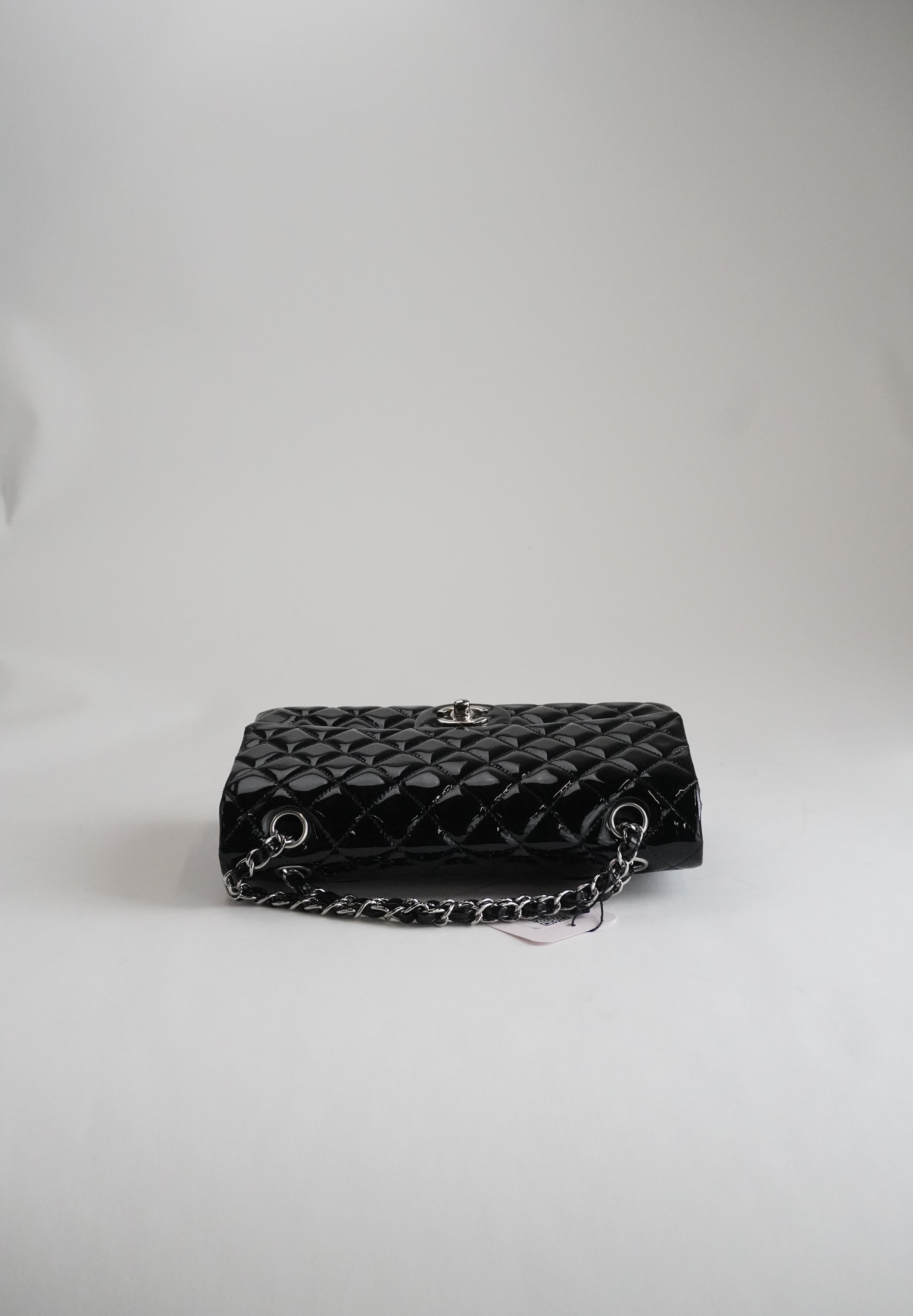 Chanel Classic Flapbag Medium patent leather