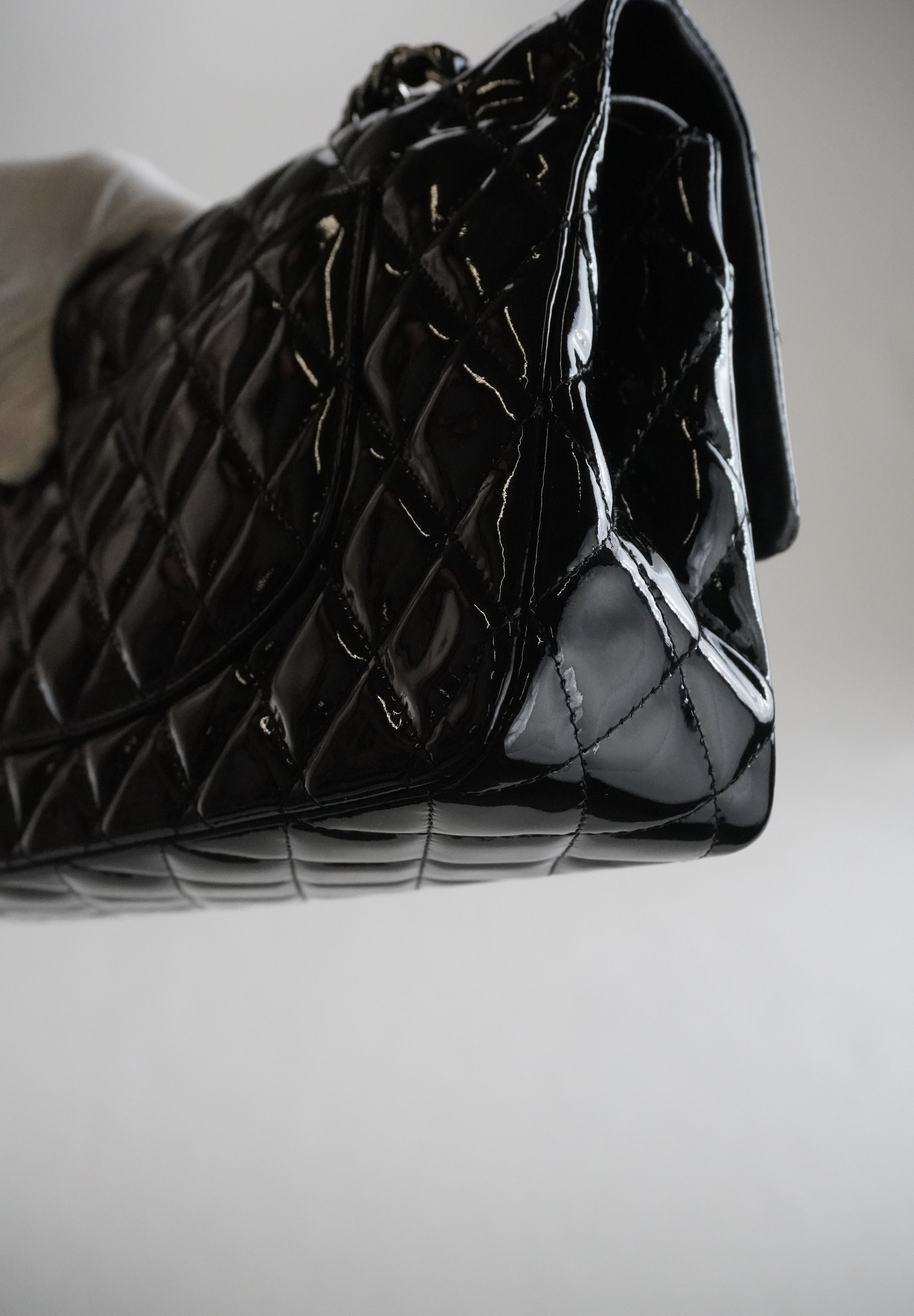 Chanel Classic Flapbag Medium patent leather