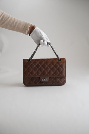 CHANEL Reissue .