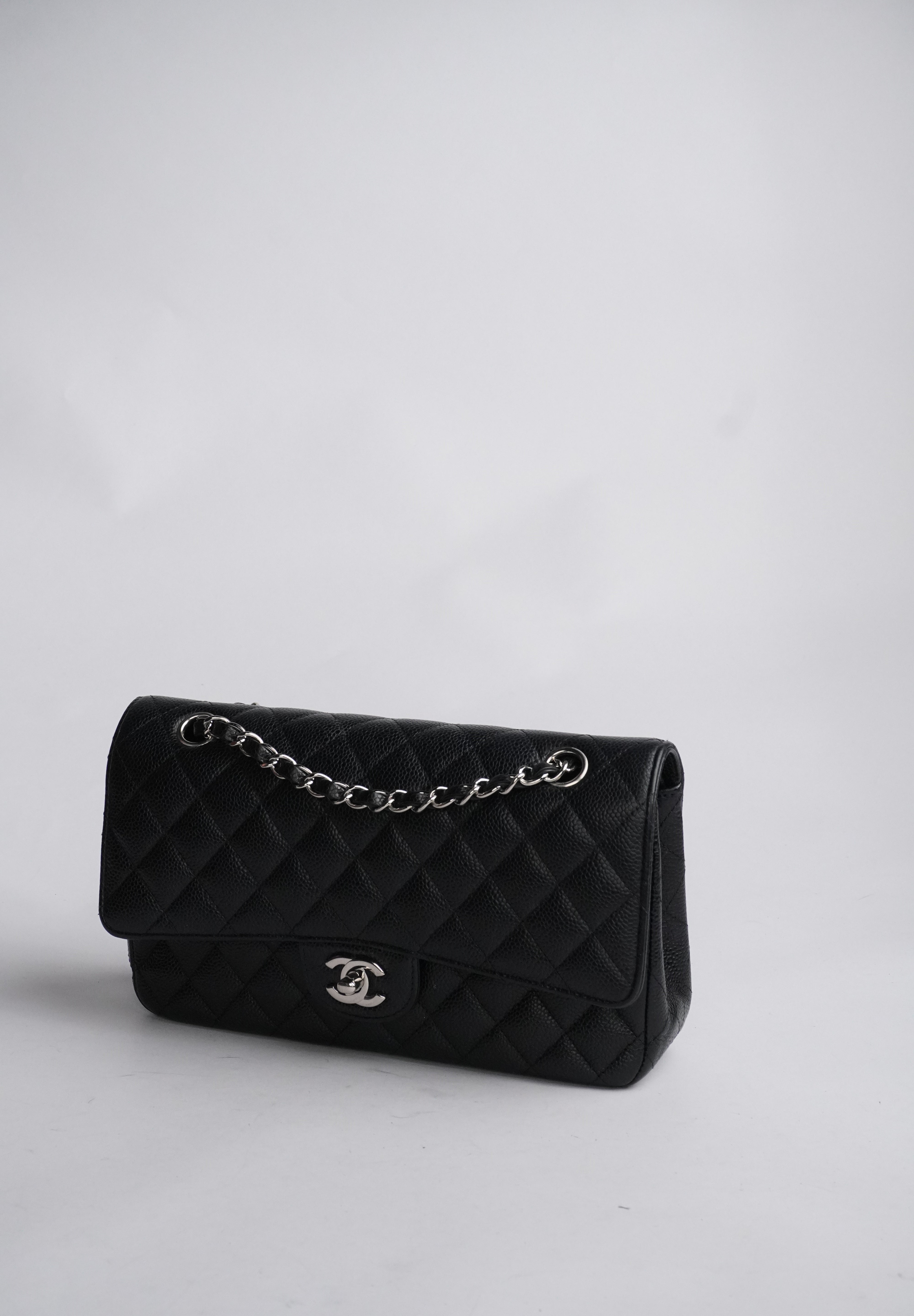 Chanel Classic Double Flapbag Caviar Medium SHW