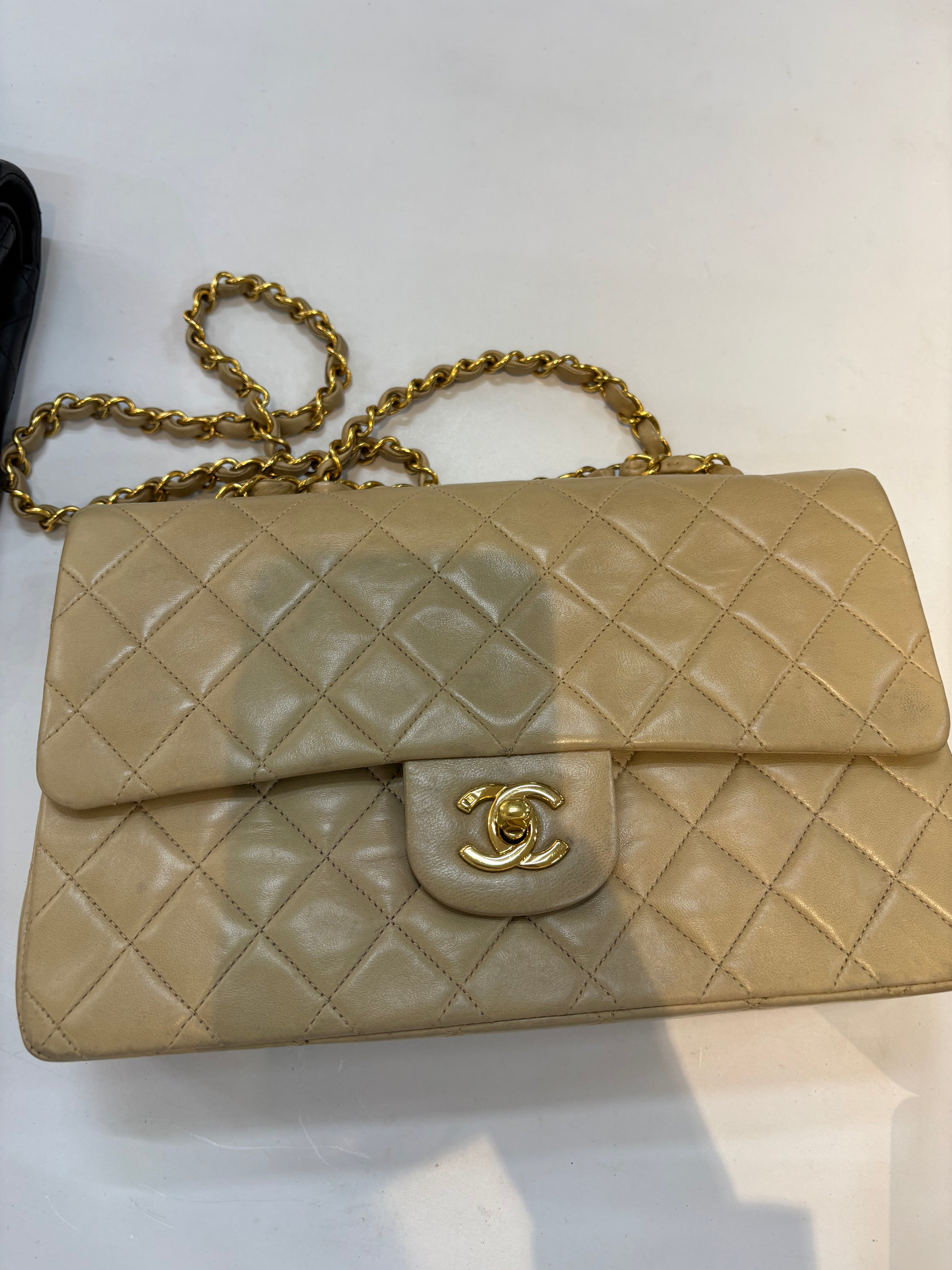 Chanel Classic Flapbag Medium Beige